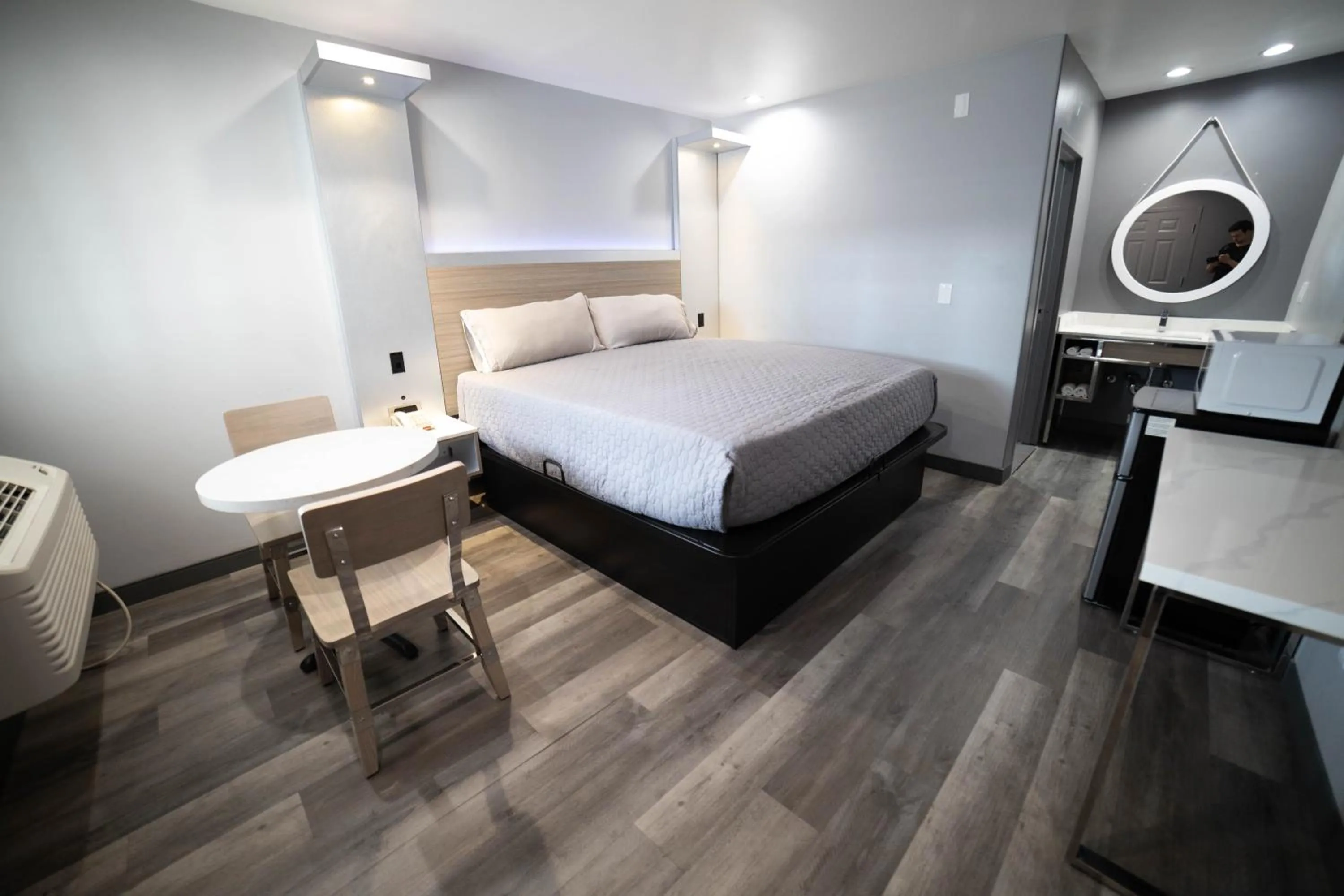 Bedroom, Bed in Palms Motel