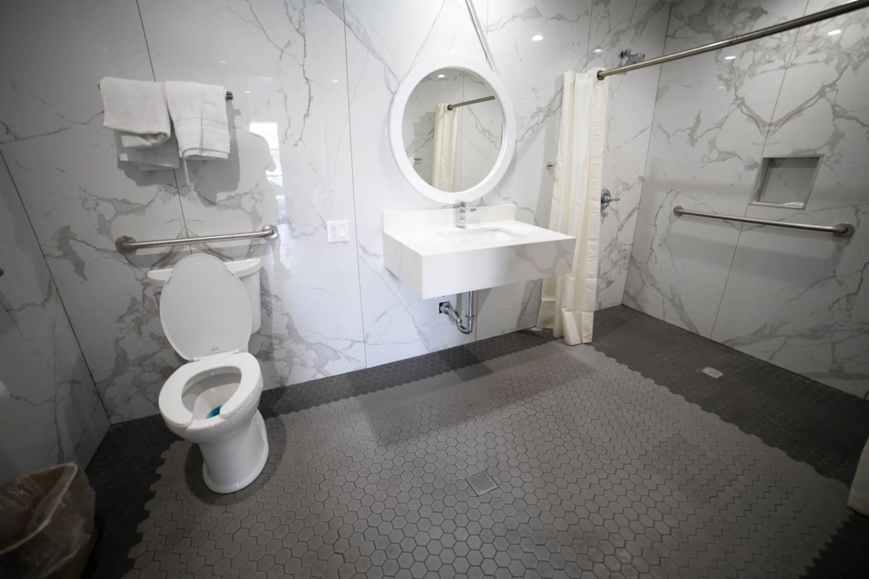 Bathroom in Palms Motel