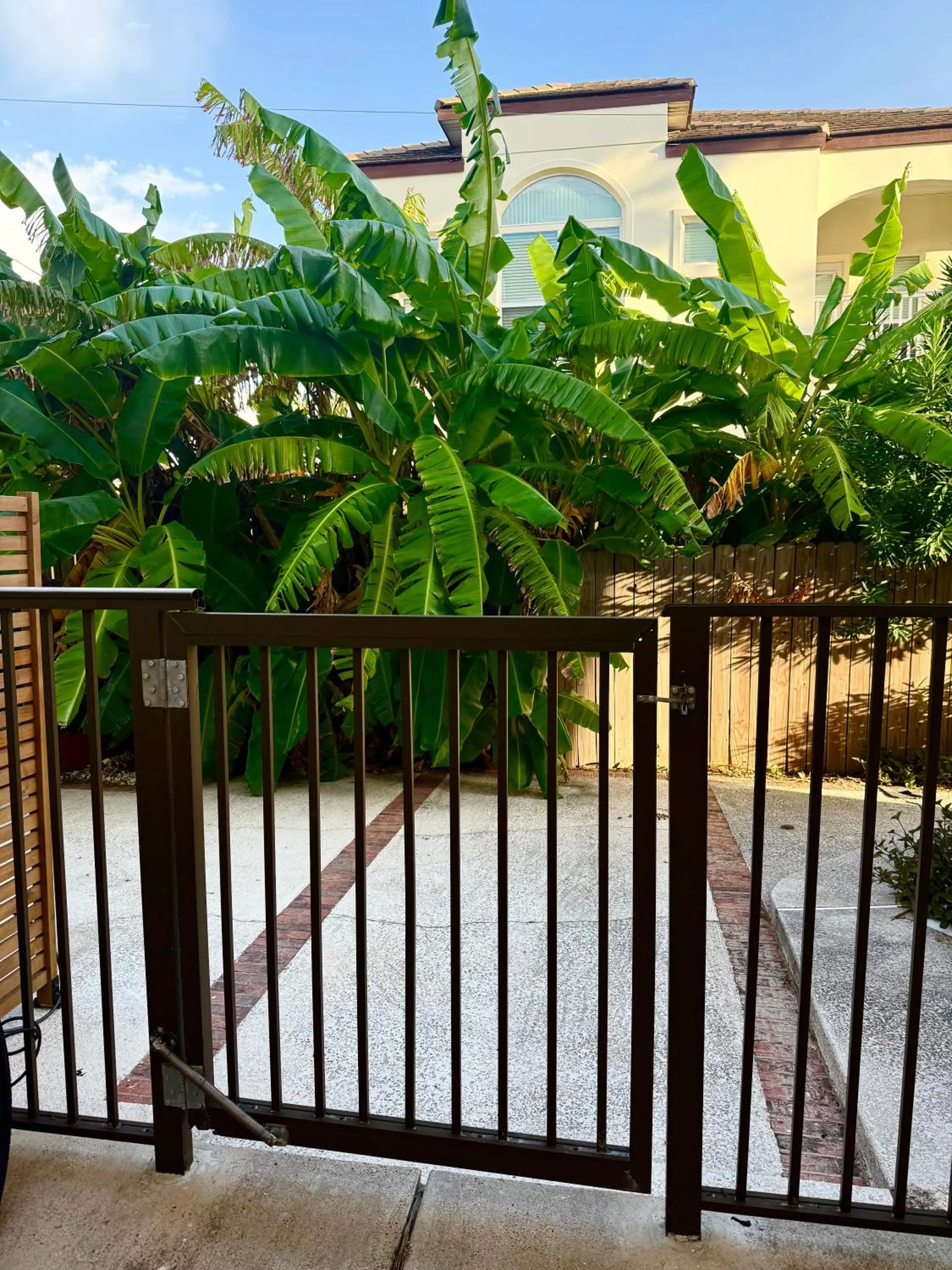 SPI Beach Condo - Just a block away to Paradise