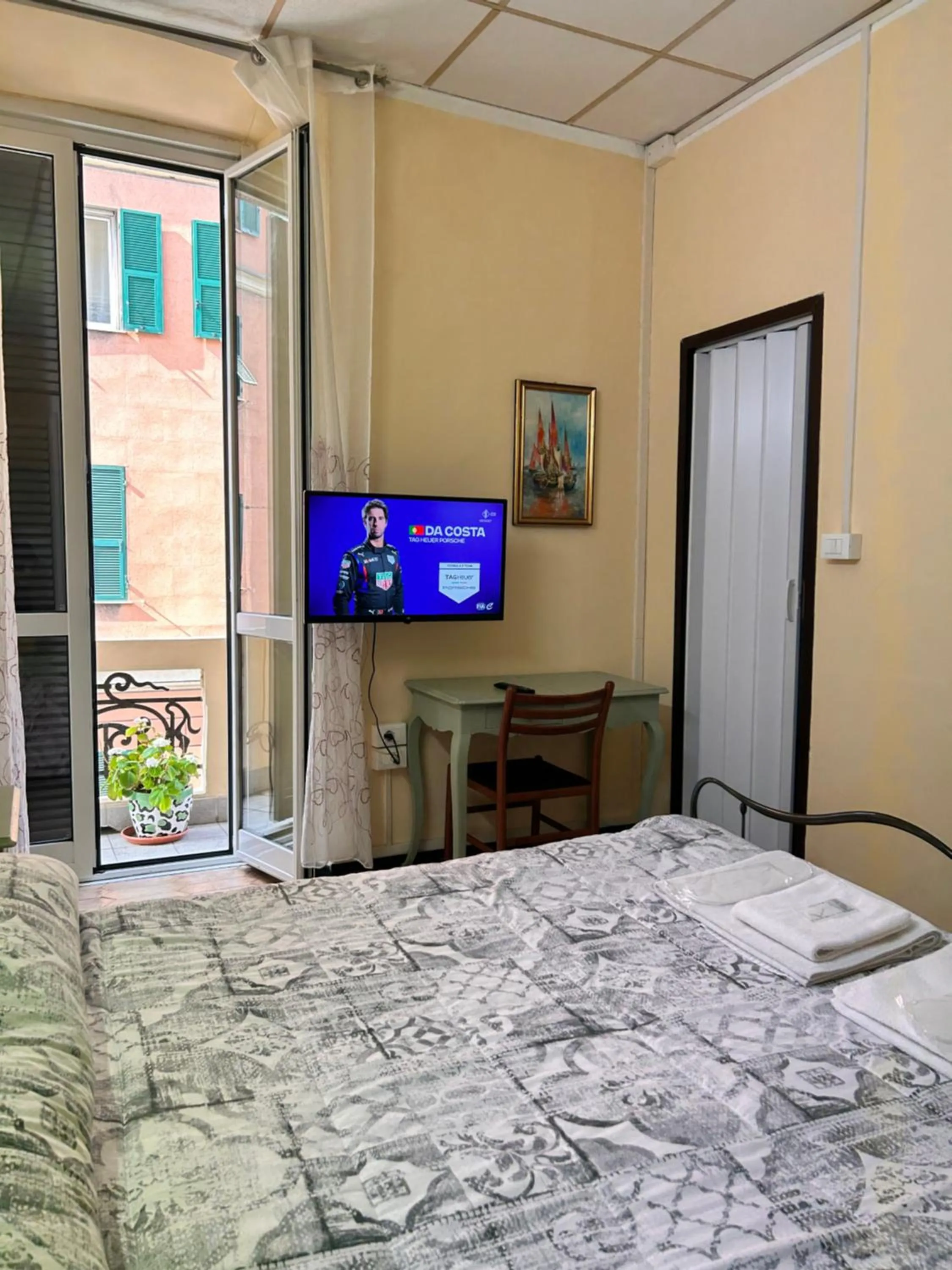 Bedroom, Bed in Albergo fiorita
