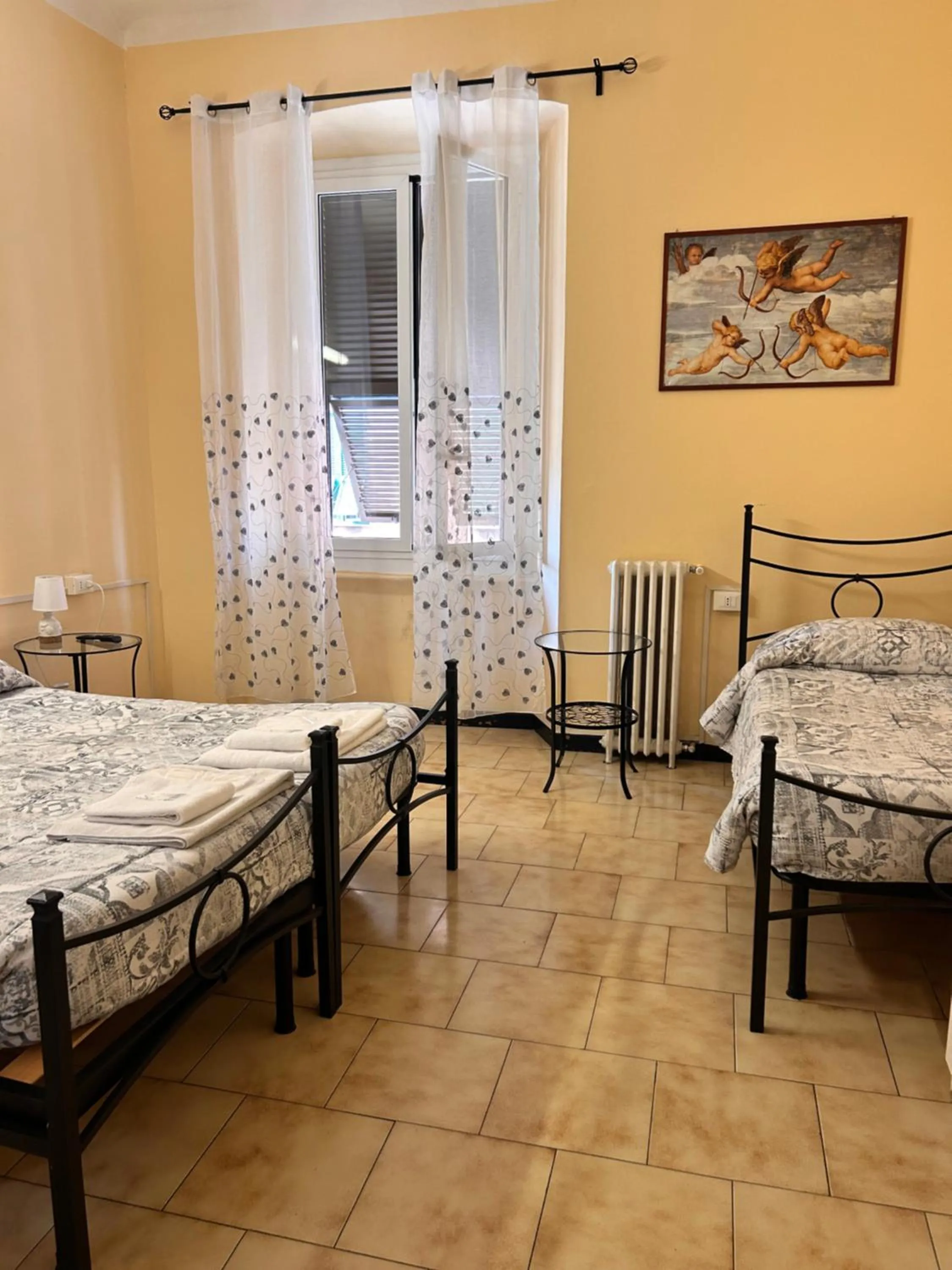 Bedroom, Bed in Albergo fiorita