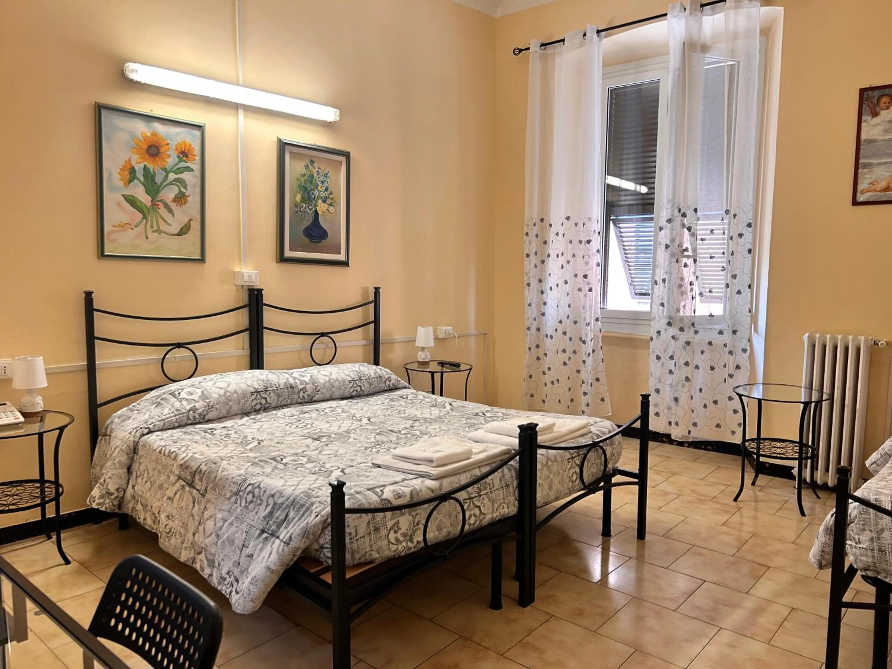 Bedroom, Bed in Albergo fiorita