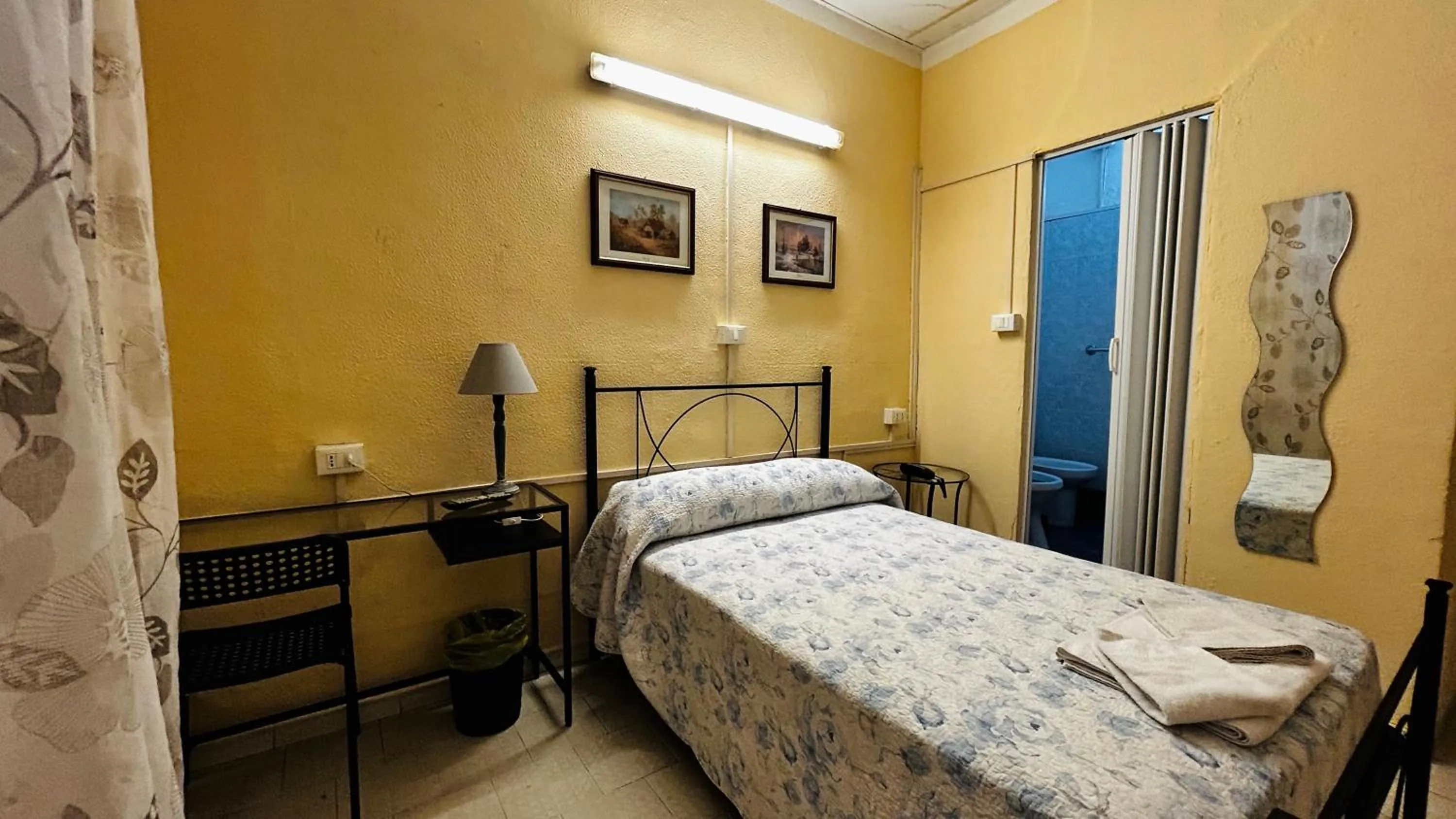 Bedroom, Bed in Albergo fiorita