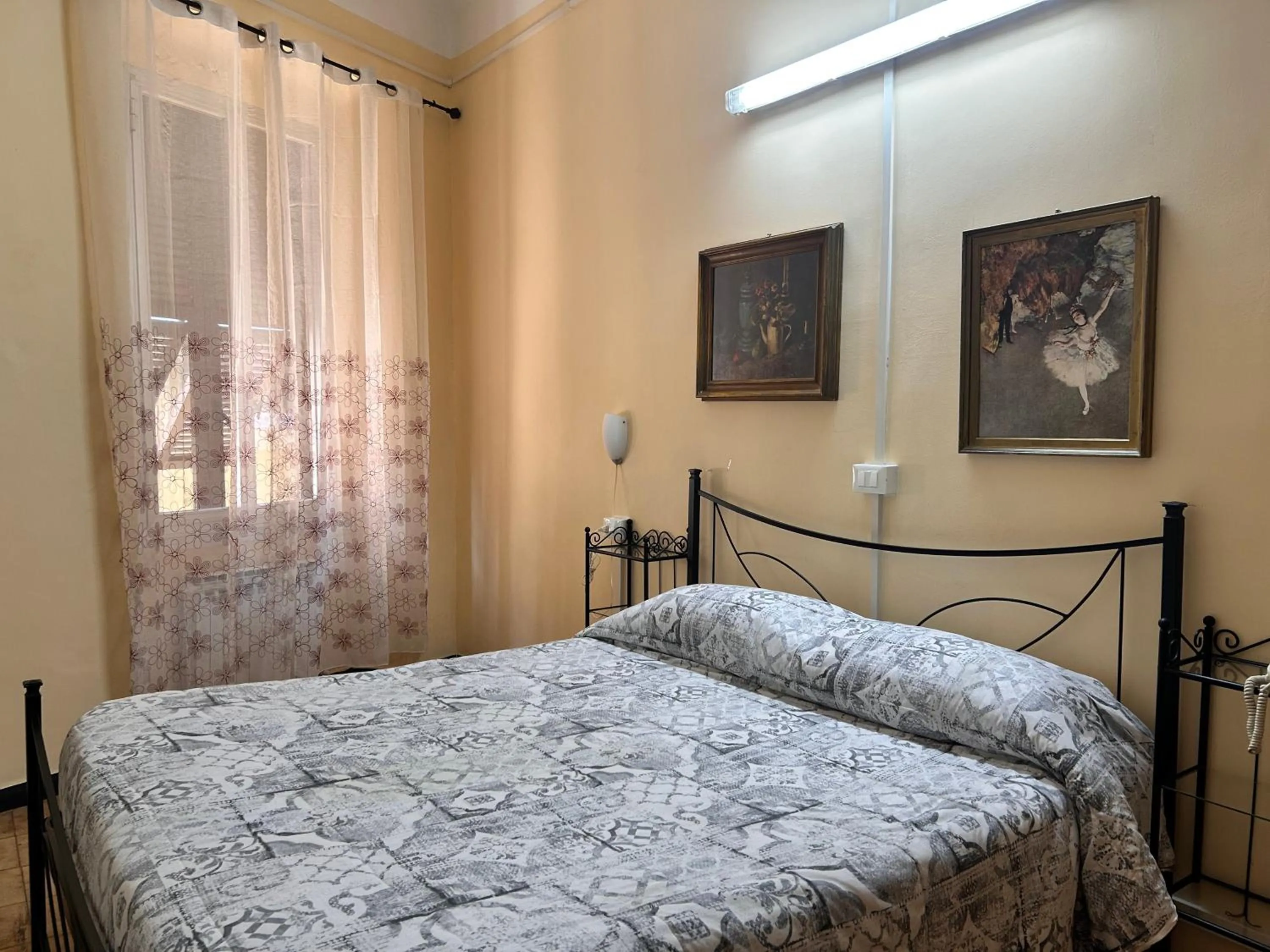 Bedroom, Bed in Albergo fiorita