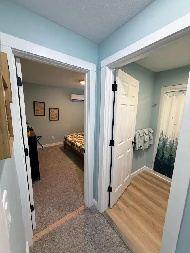 Bed in Hillcrest Motel