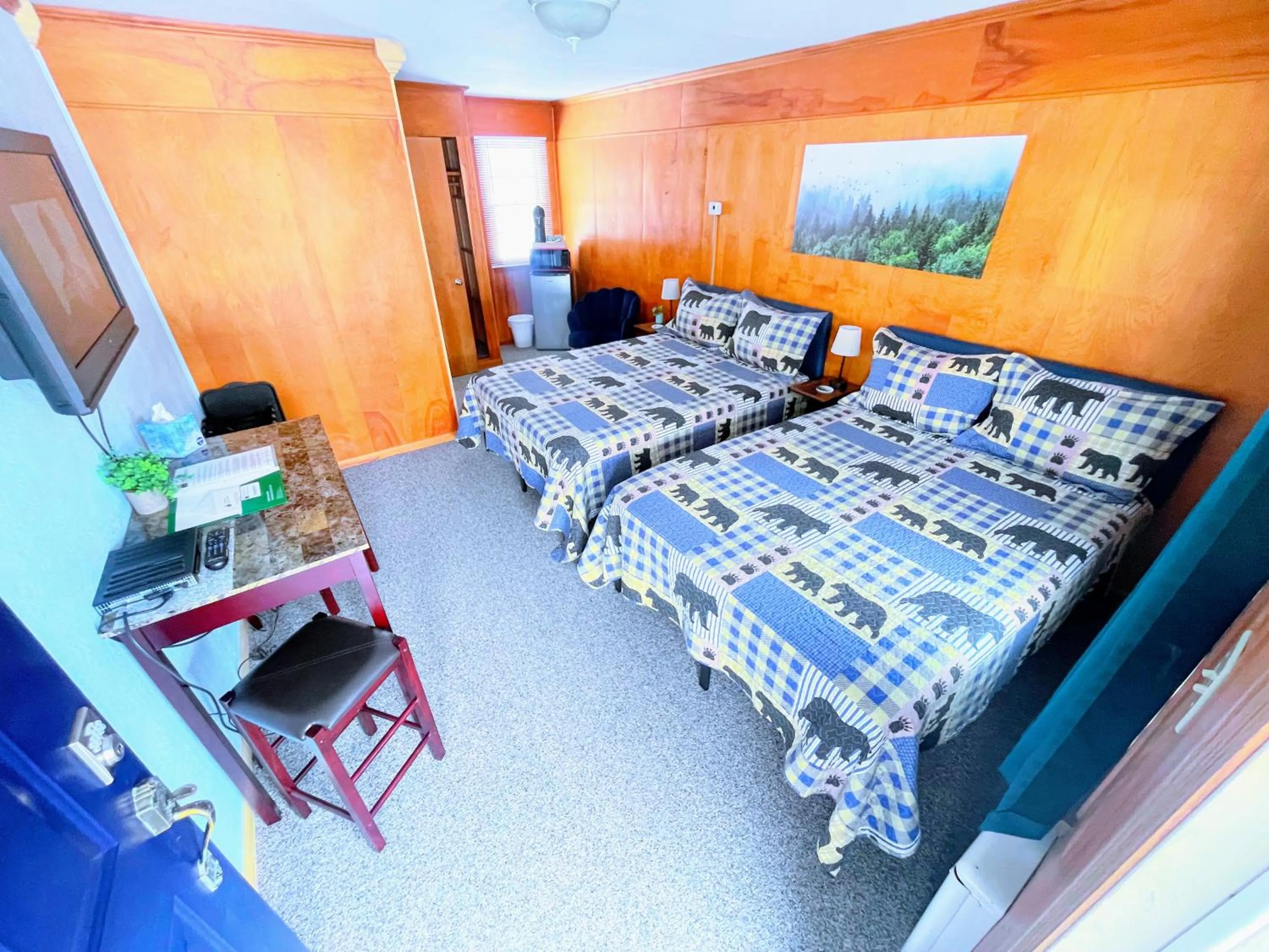 Bed in Hillcrest Motel