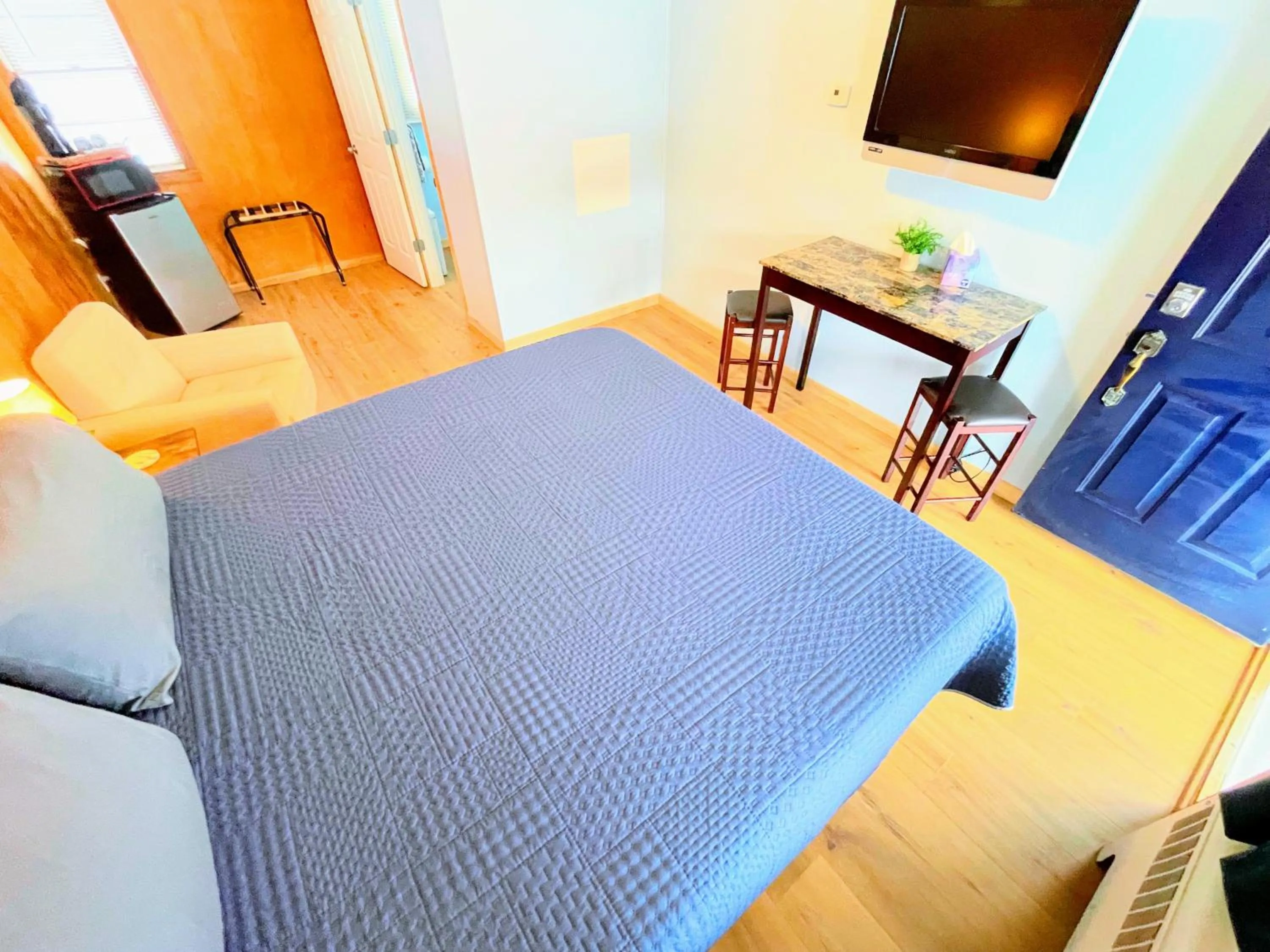 Bed in Hillcrest Motel