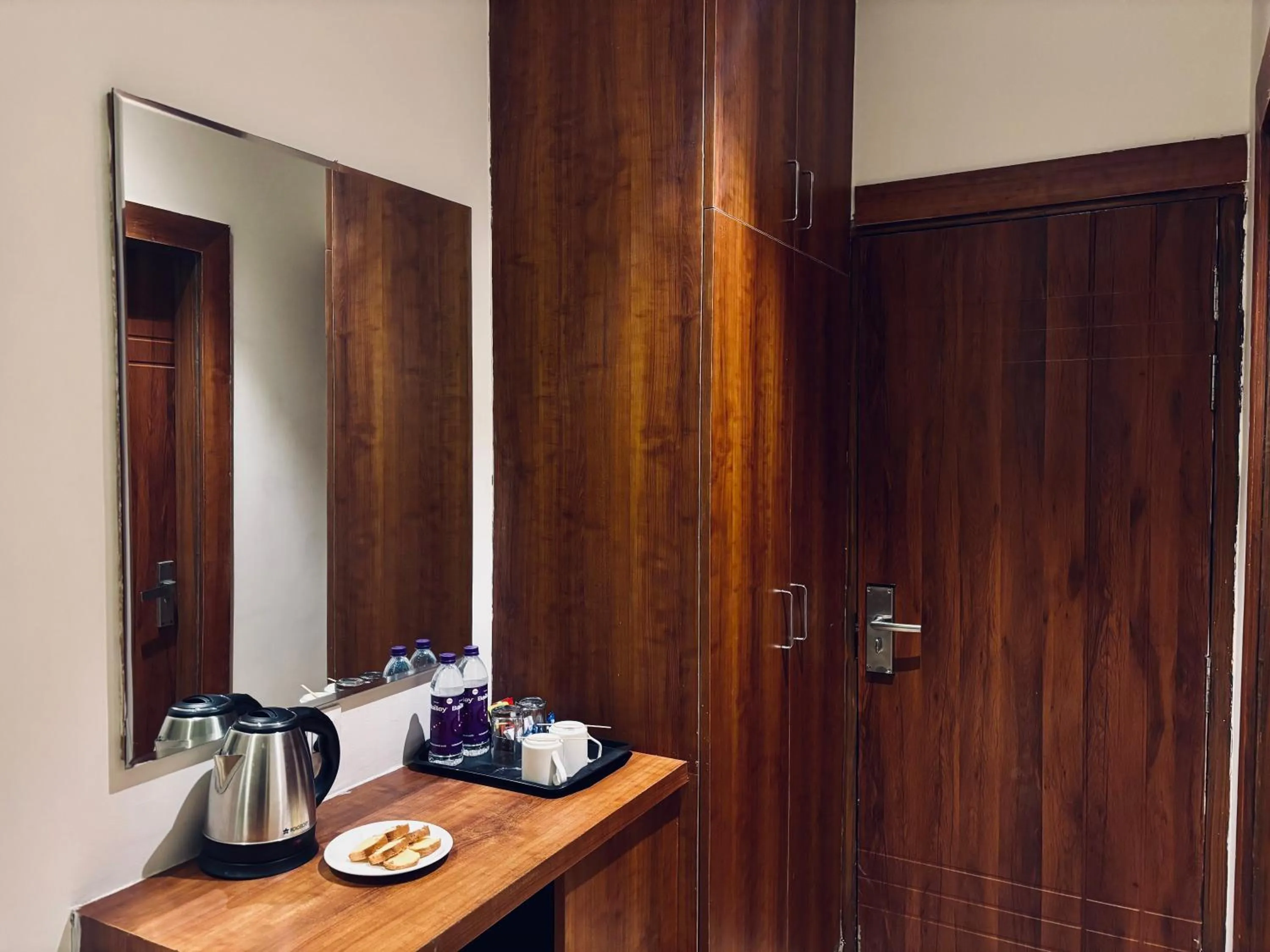 Coffee/tea facilities in Vyom Boutique Hotel Rishikesh