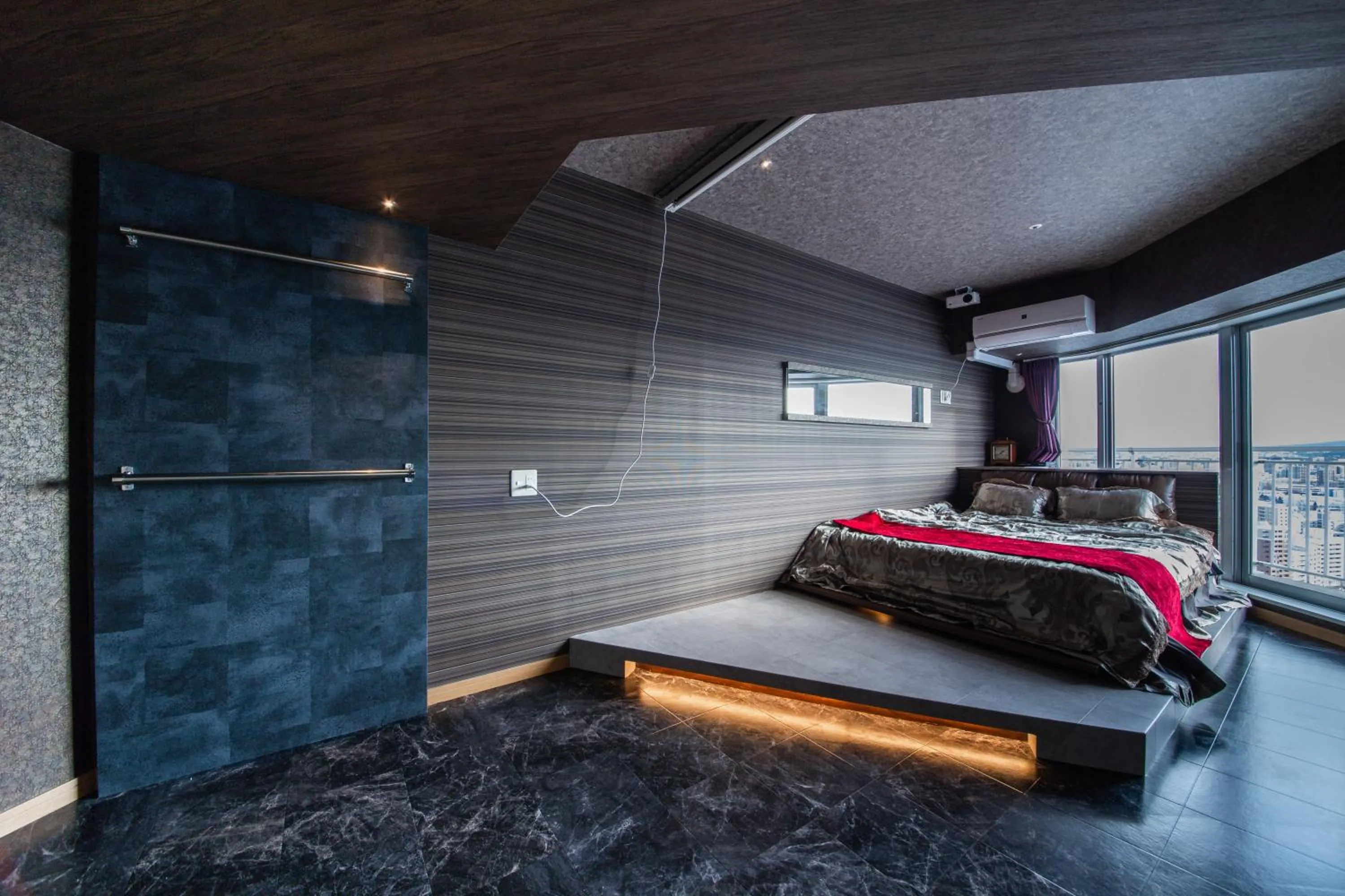 Bed in Meteor Shower