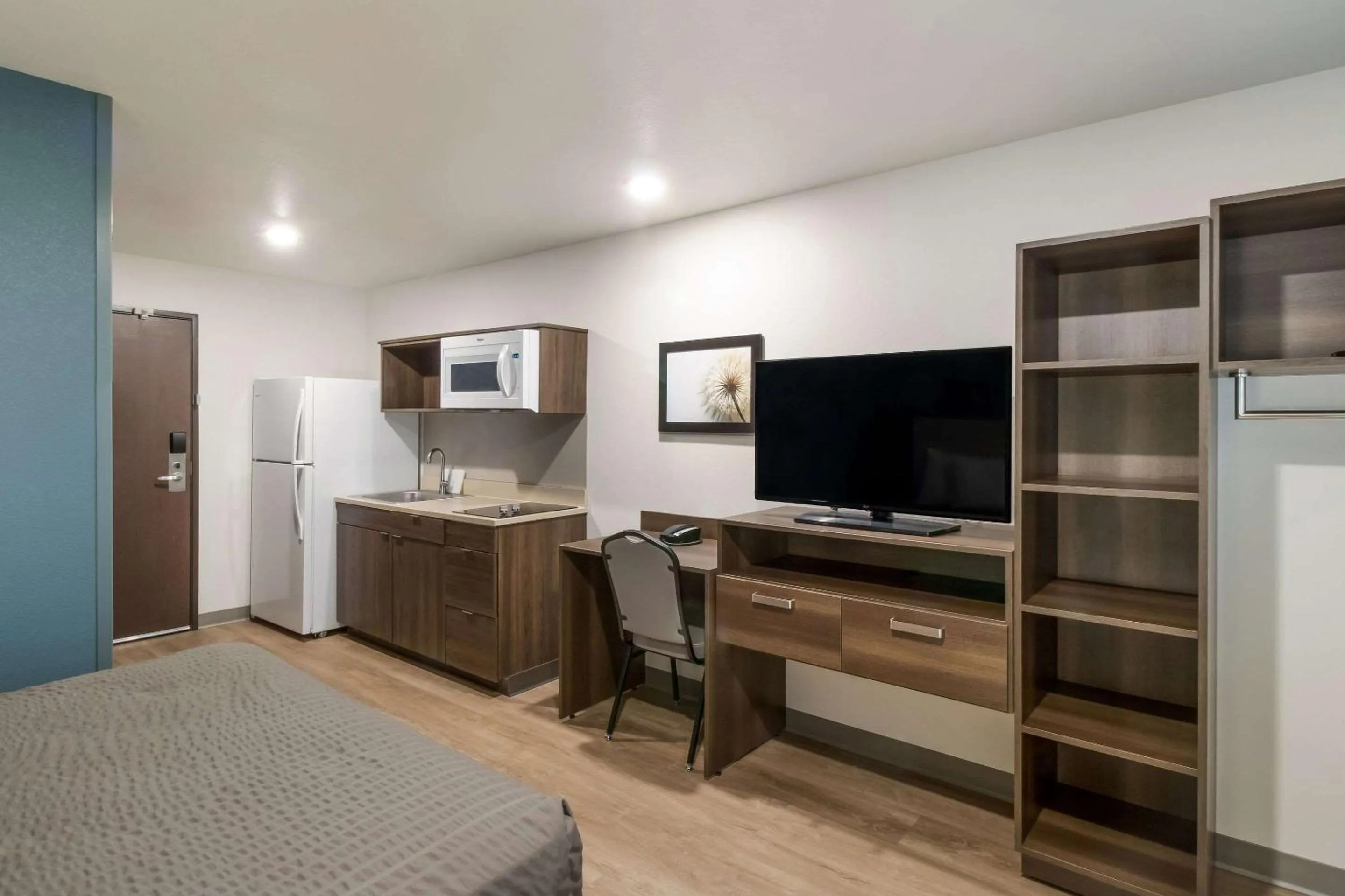 TV and multimedia, Bed in WoodSpring Suites Mesa Chandler