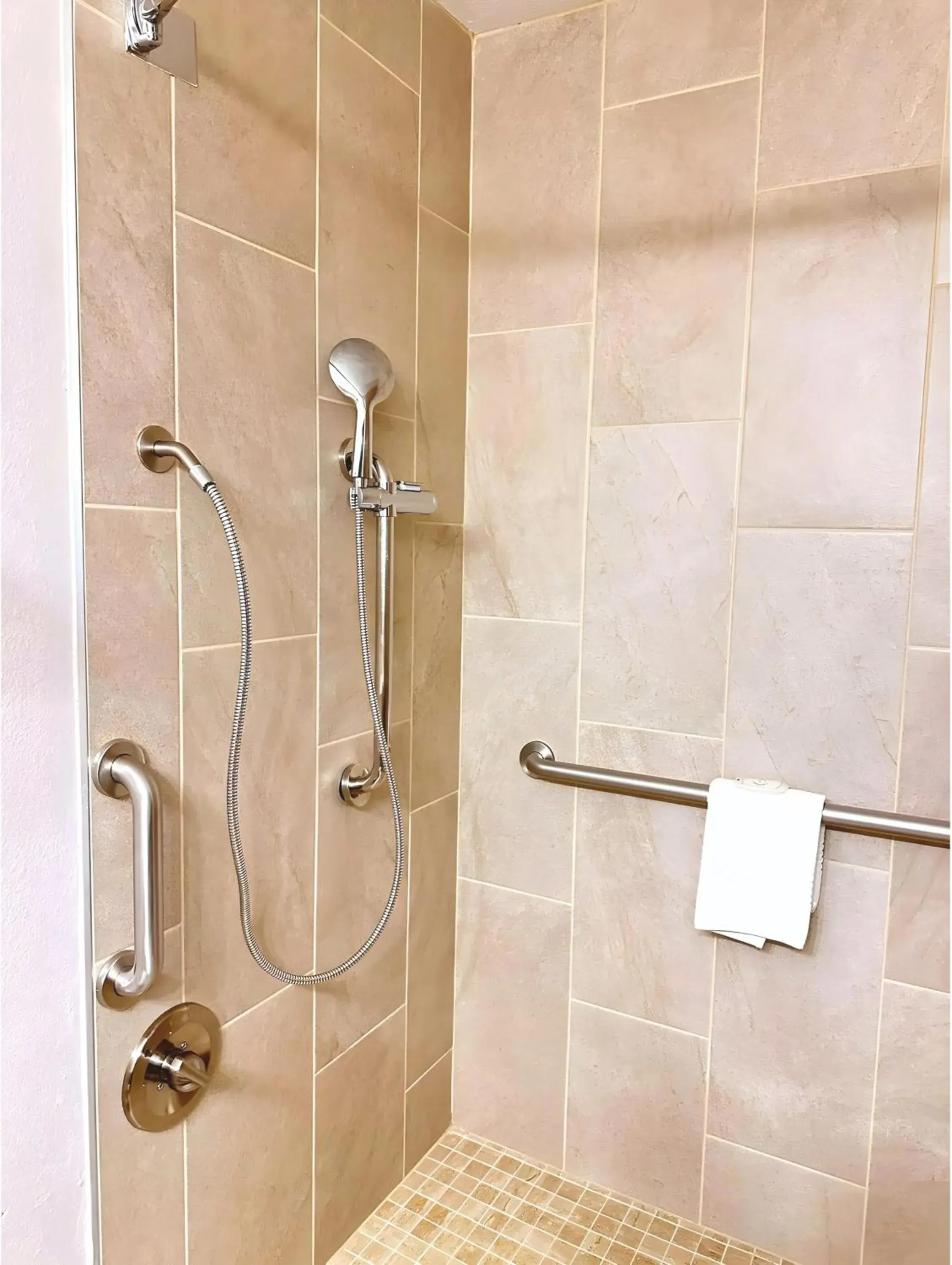 Standard King Room - Smoking in Quality Inn Fort Worth - Downtown East Standard King Room - Smoking in Quality Inn Fort Worth - Downtown East