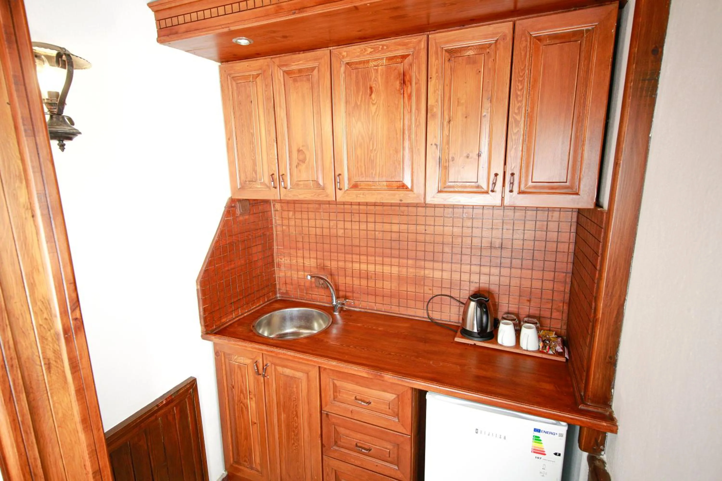 Kitchen or kitchenette in Enso Inn