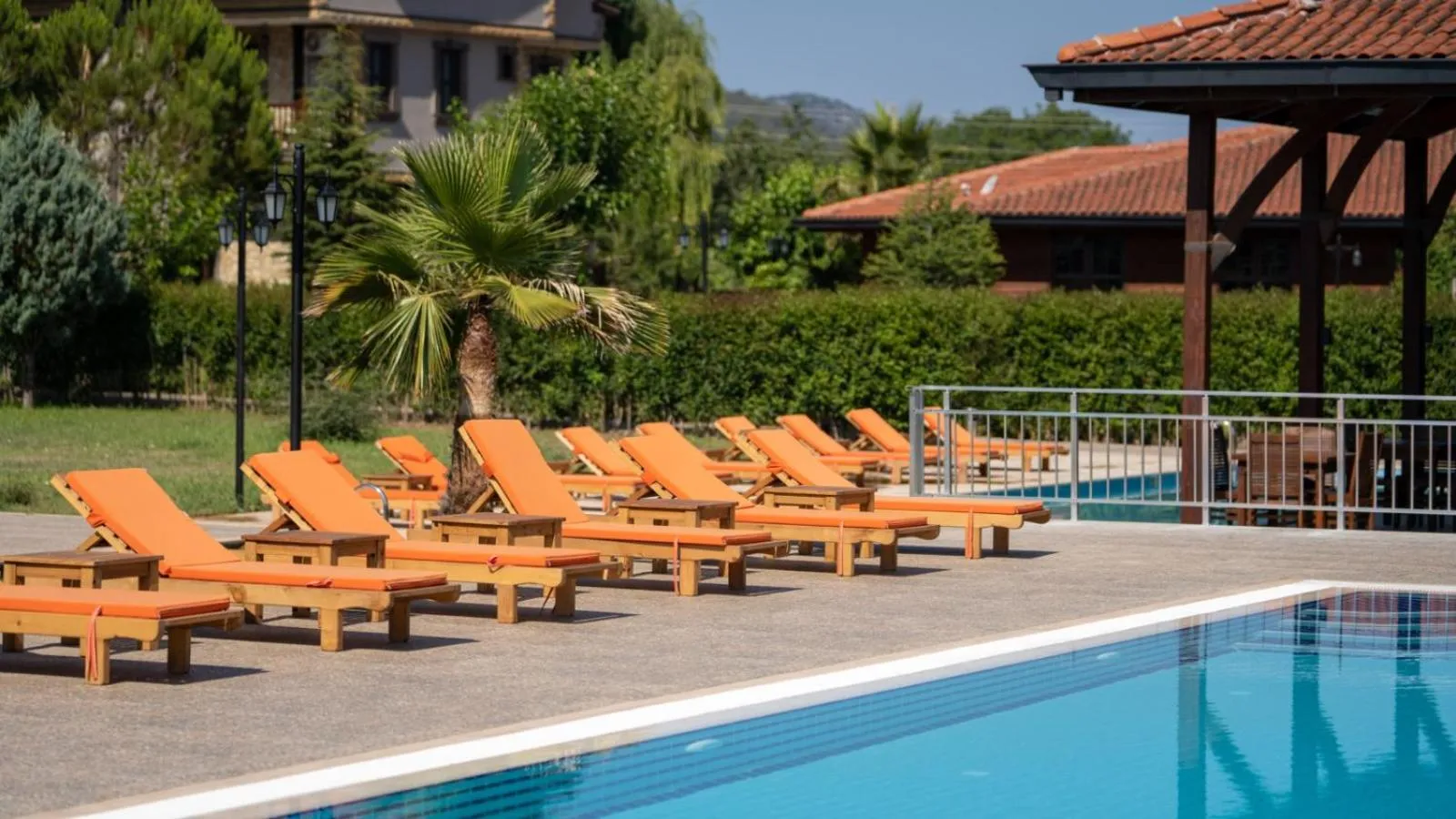 Swimming pool in Enso Inn