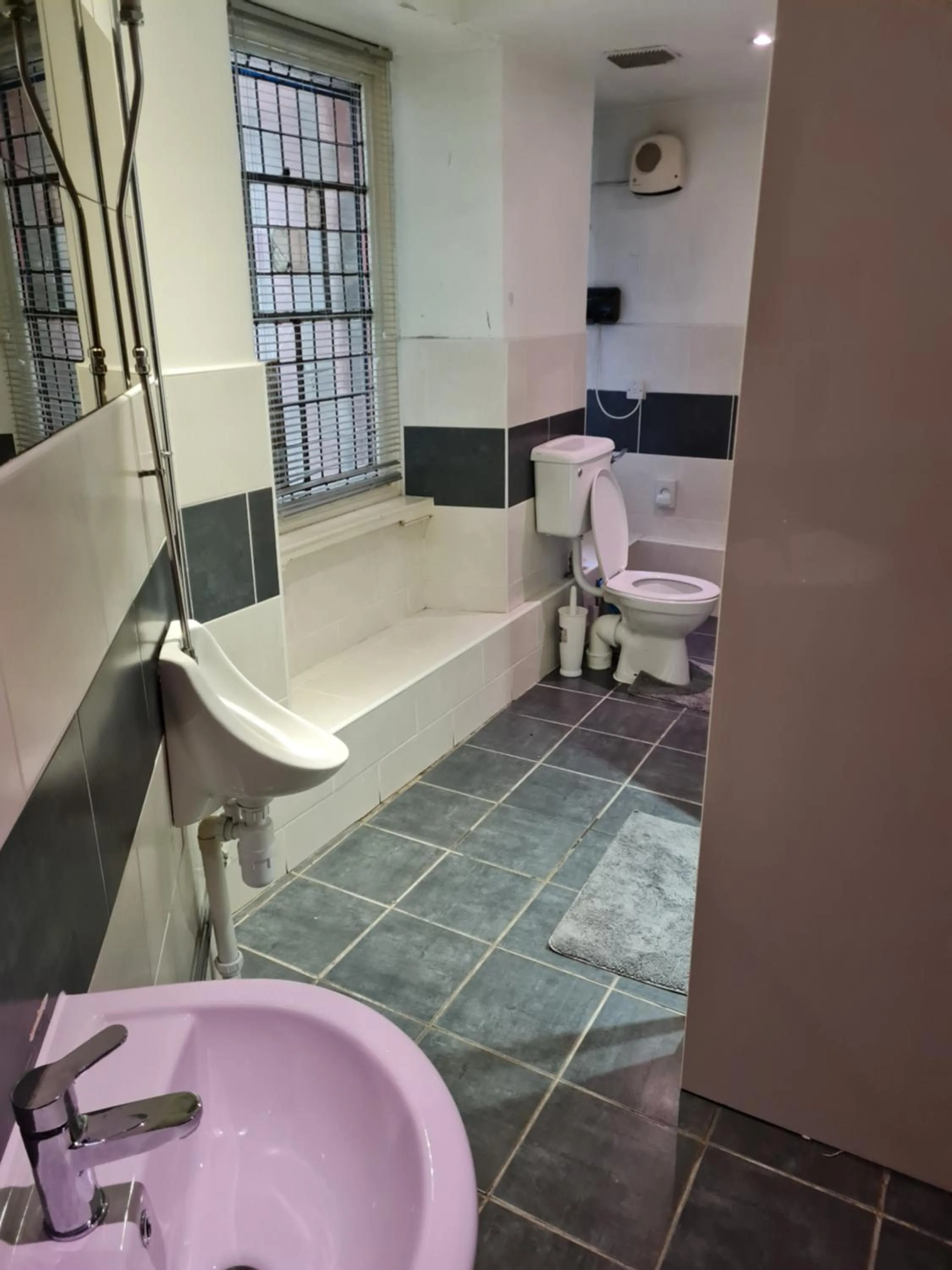 Bathroom in Belford Hostel