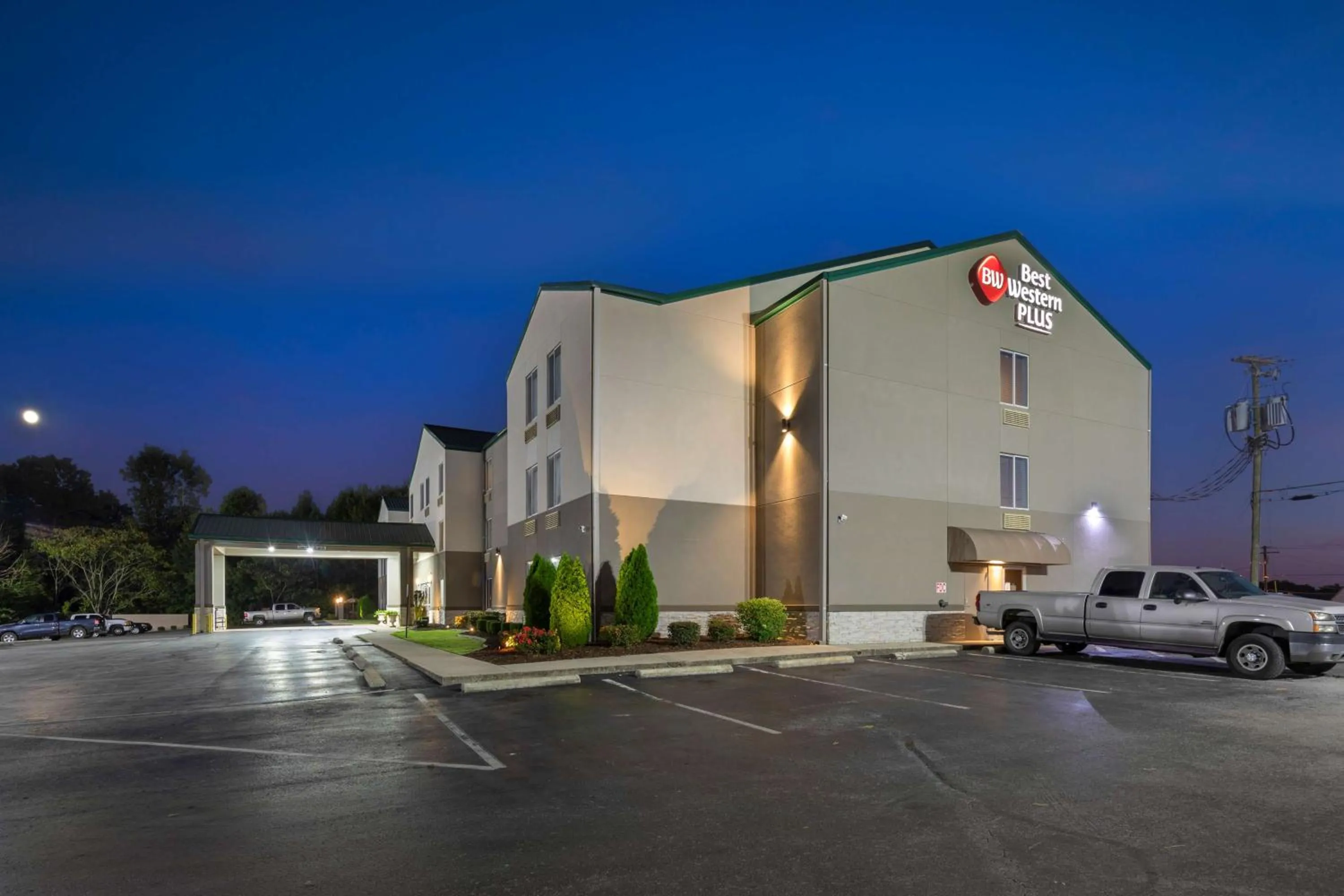 Property building in Best Western Plus Russellville Hotel & Suites