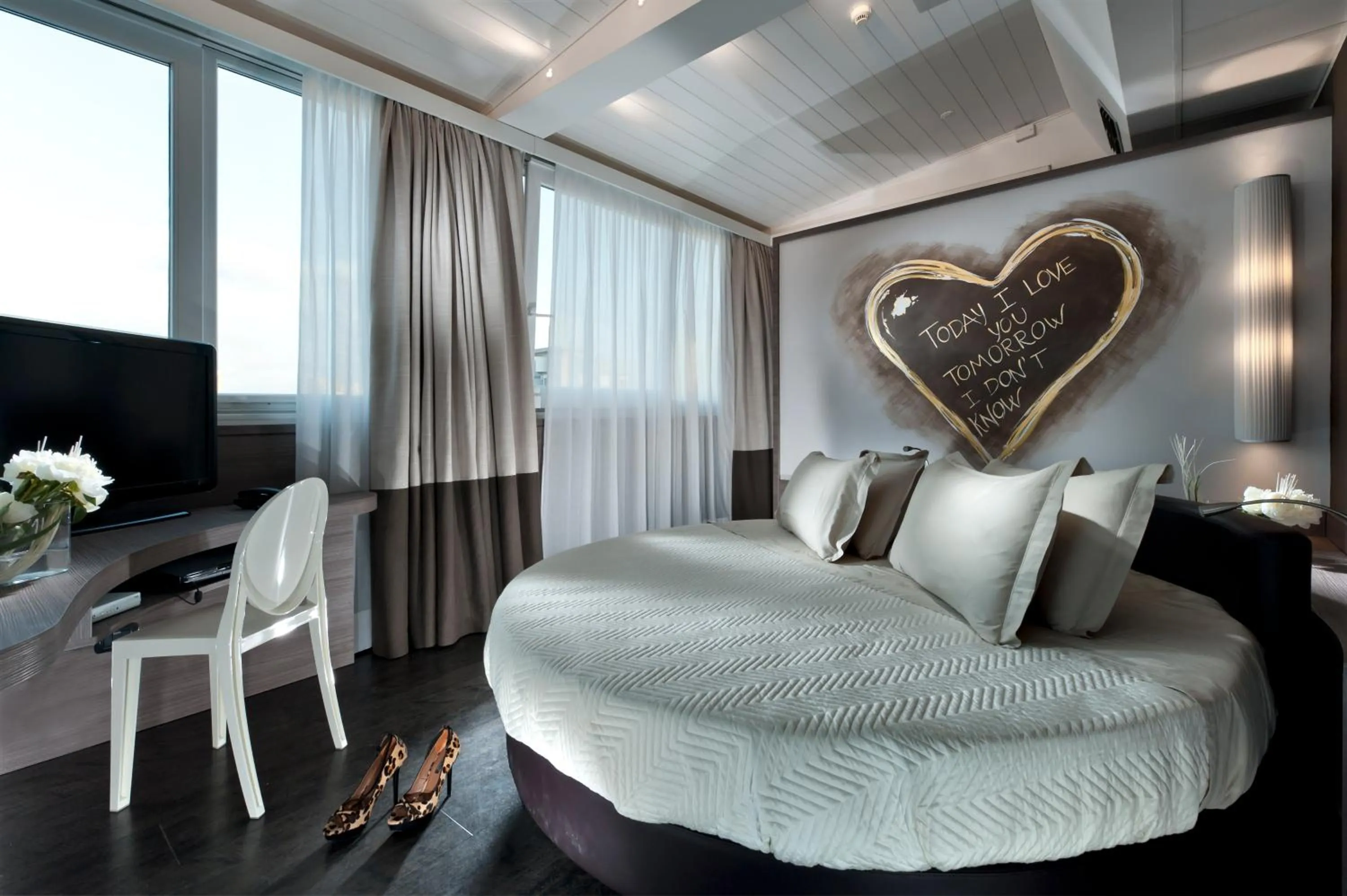 Decorative detail, Bed in Hotel Lungomare