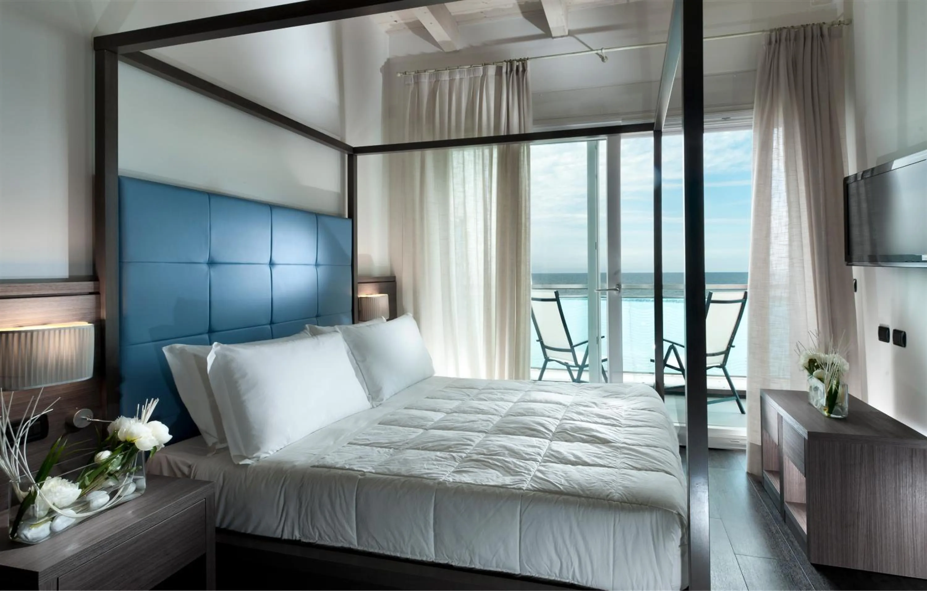 View (from property/room), Bed in Hotel Lungomare