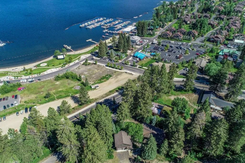 Mackinaw Manor by Casago McCall - Donerightmanagement