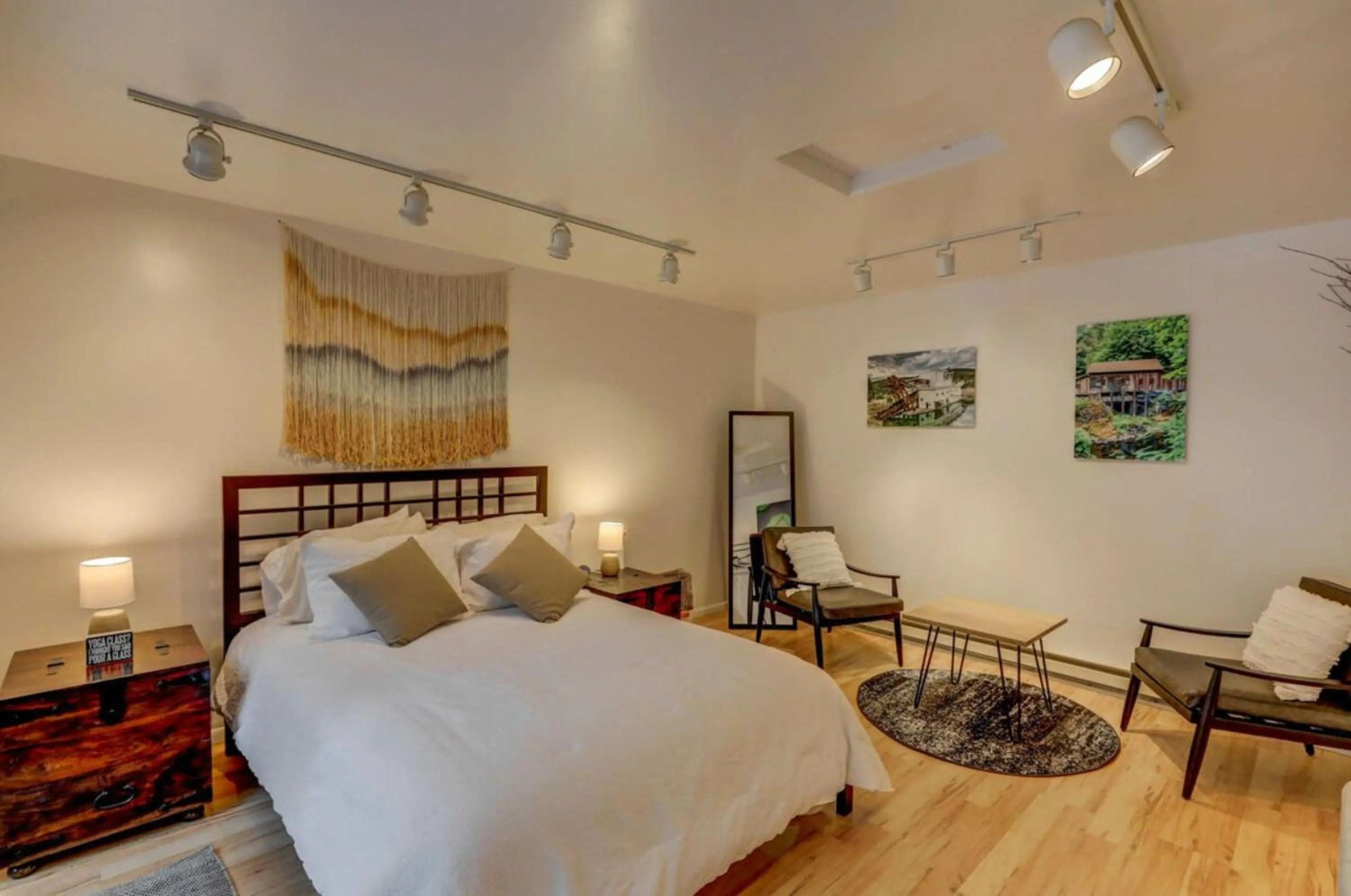 Bedroom, Bed in Mackinaw Manor by Casago McCall - Donerightmanagement