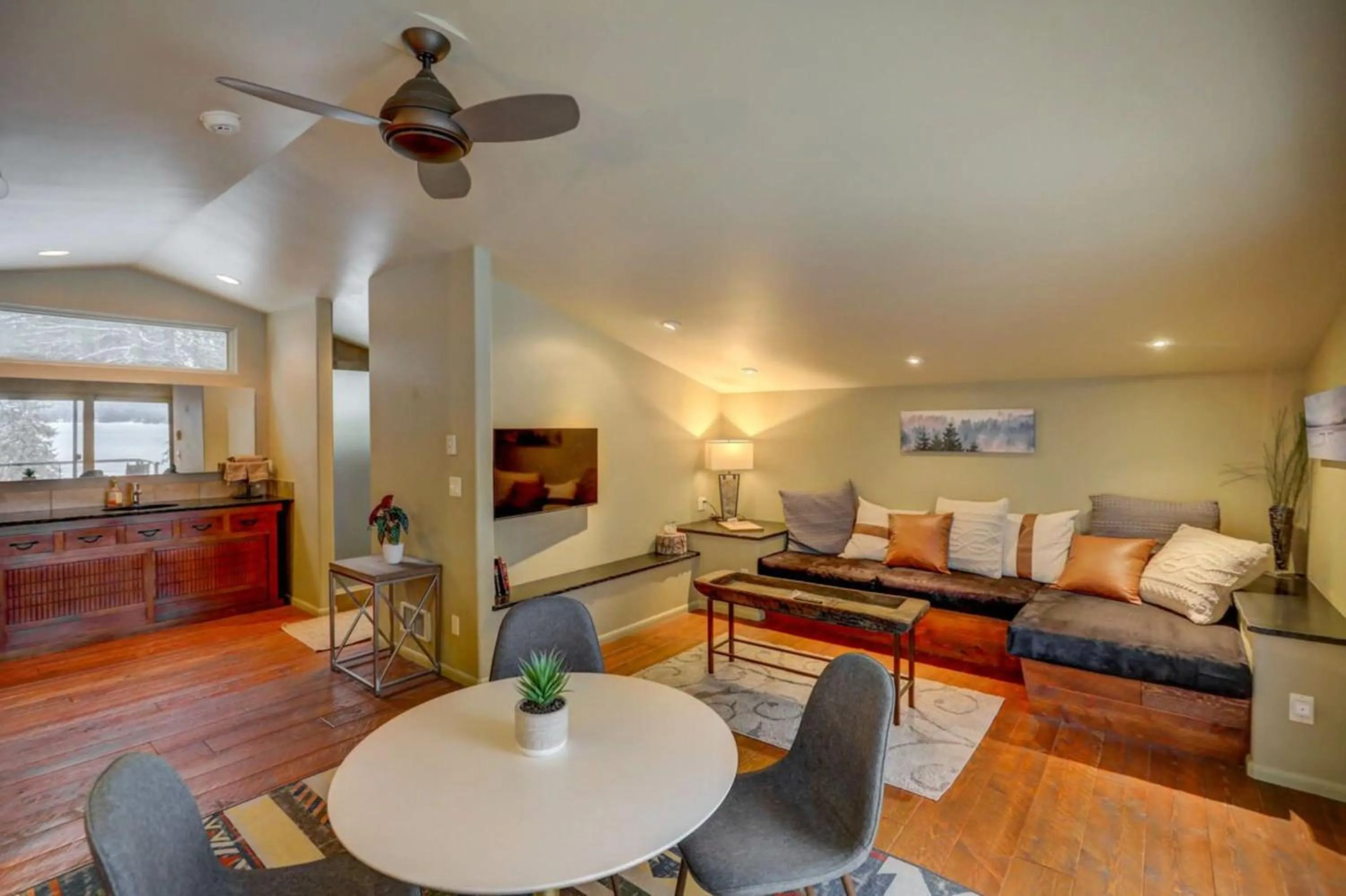 Living room in Mackinaw Manor by Casago McCall - Donerightmanagement