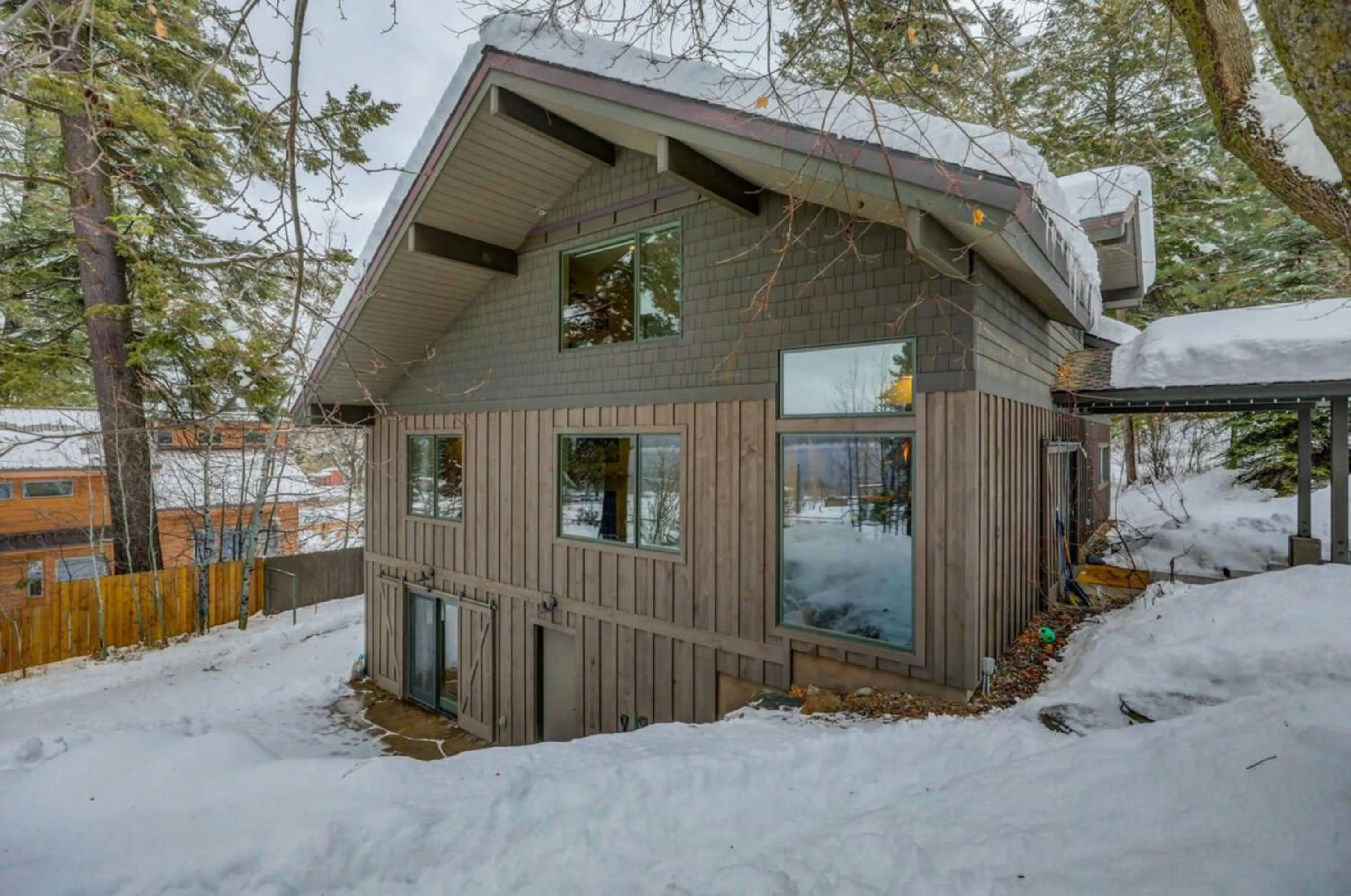 Property building in Mackinaw Manor by Casago McCall - Donerightmanagement