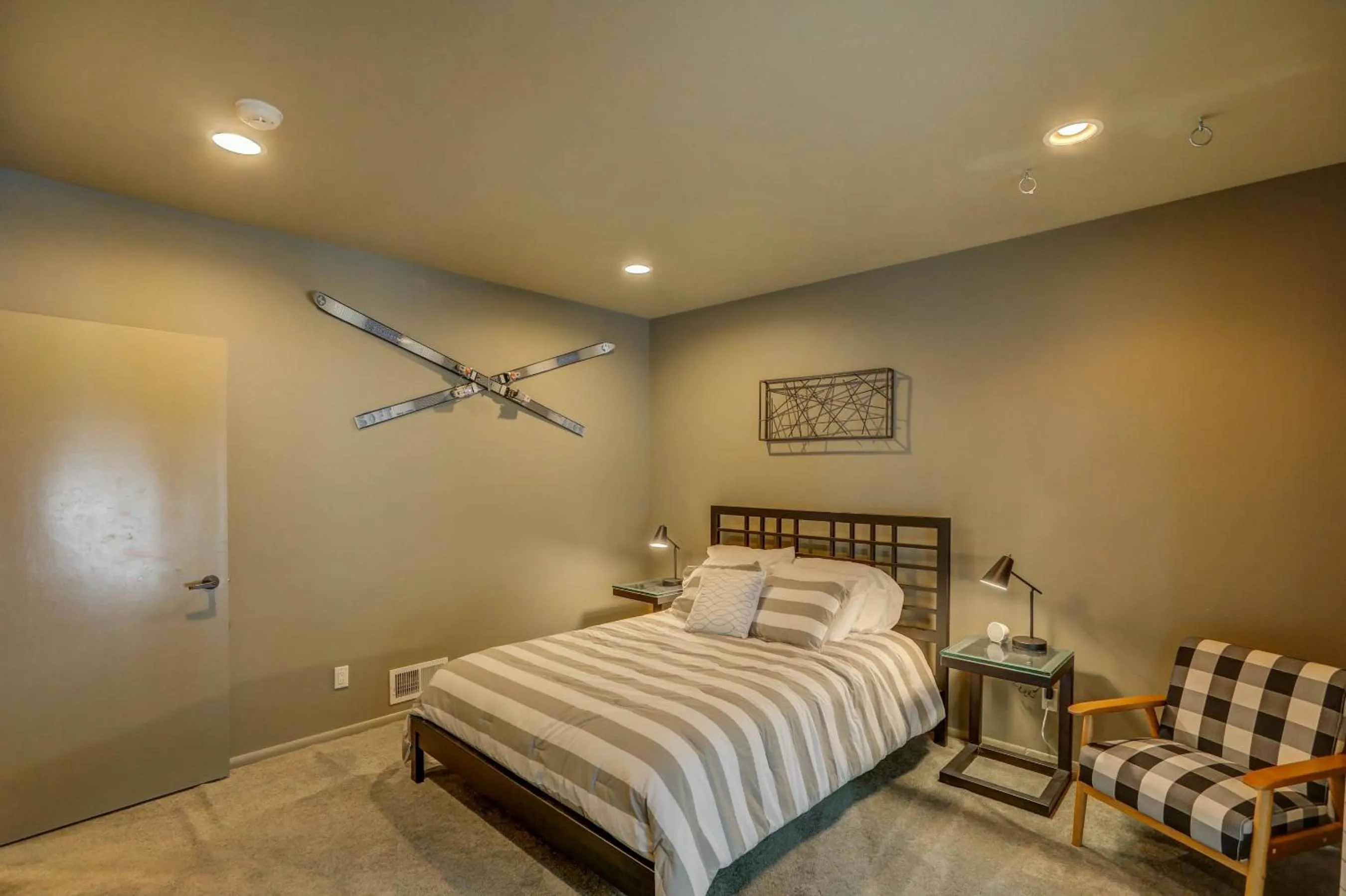 Bed in Mackinaw Manor by Casago McCall - Donerightmanagement