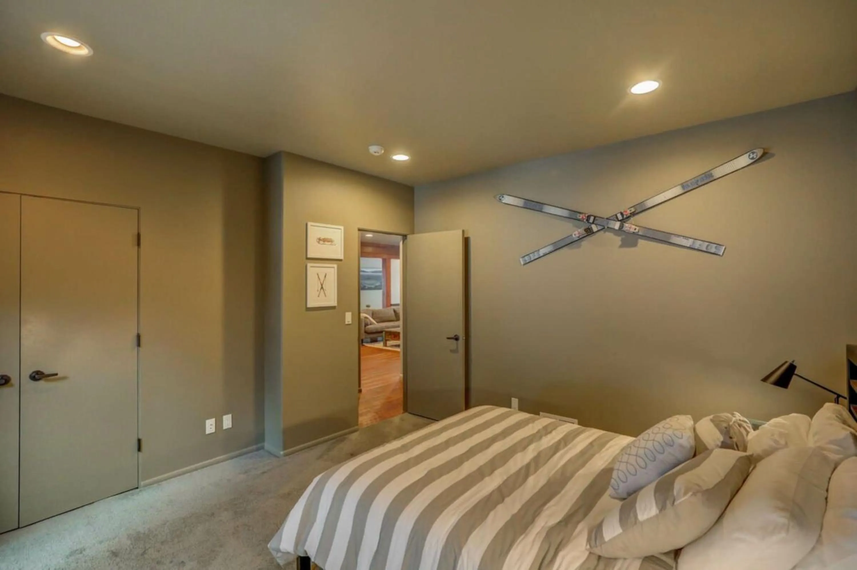 Bedroom, Bed in Mackinaw Manor by Casago McCall - Donerightmanagement