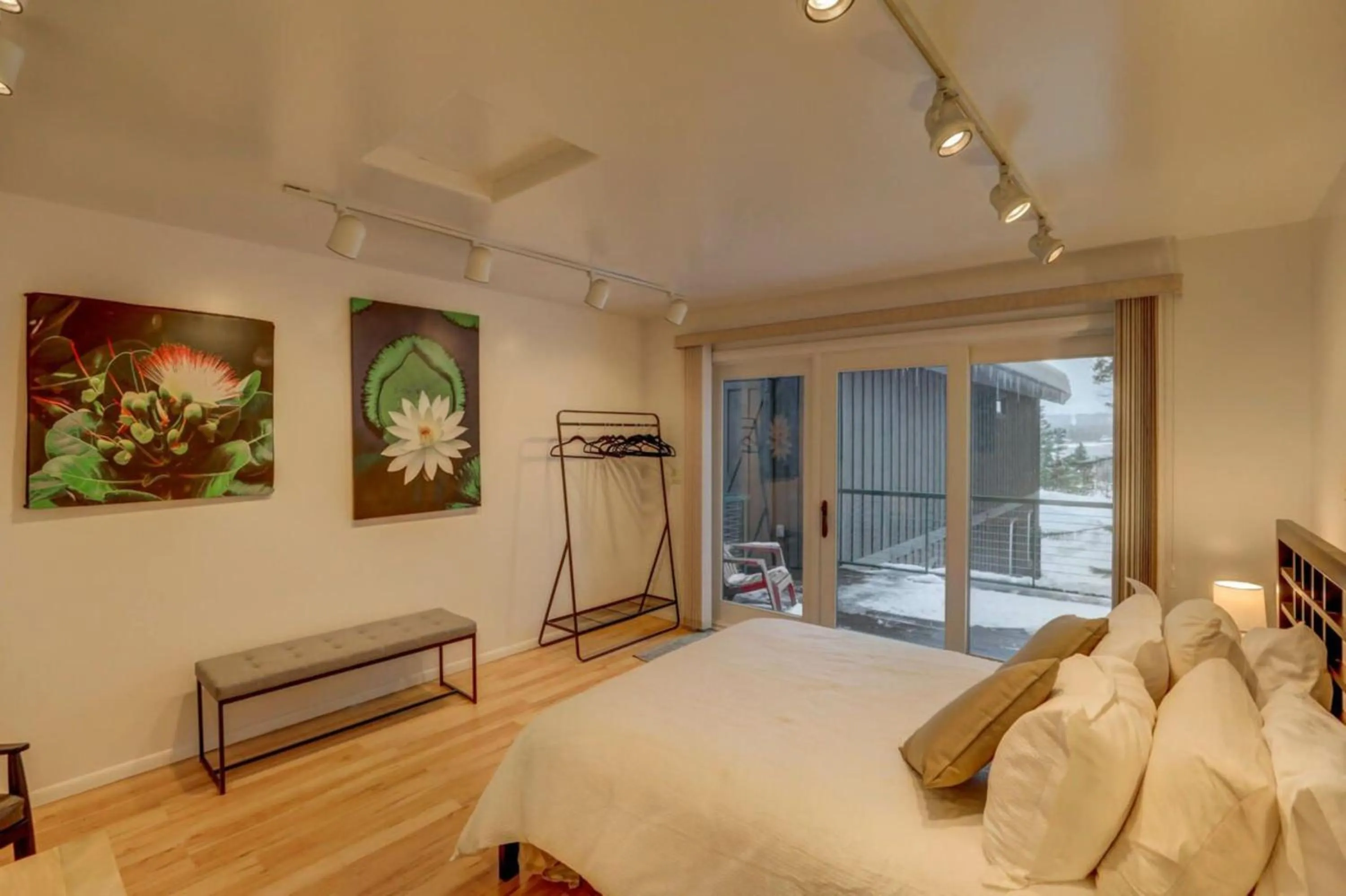 Bedroom, Bed in Mackinaw Manor by Casago McCall - Donerightmanagement