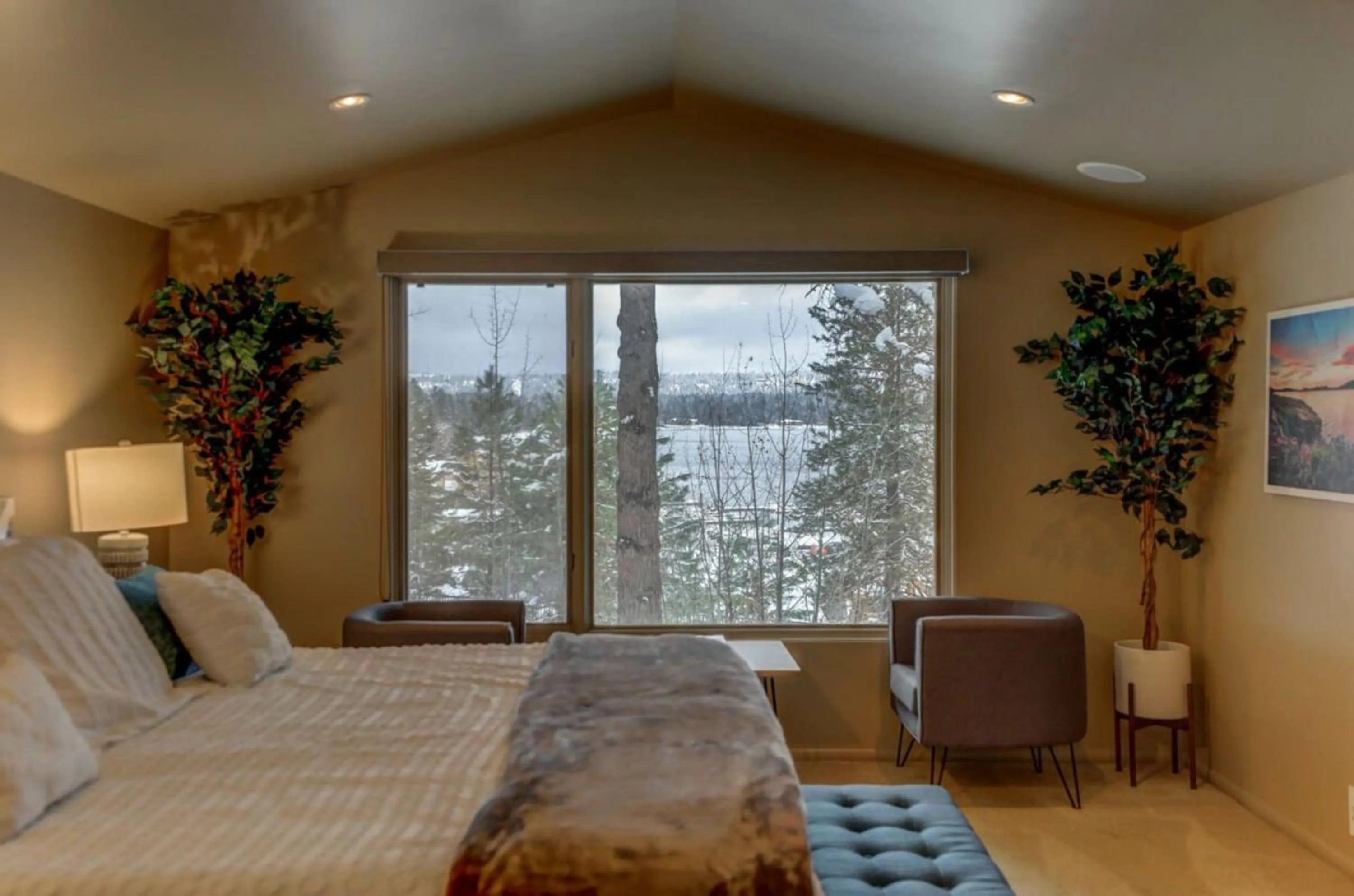 Bedroom, Bed in Mackinaw Manor by Casago McCall - Donerightmanagement