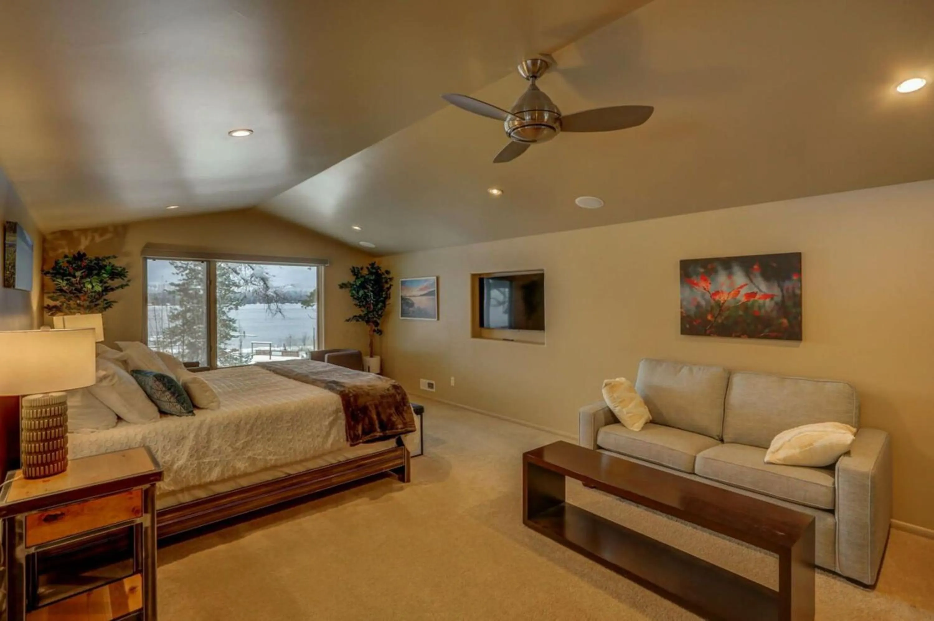 Bedroom, Bed in Mackinaw Manor by Casago McCall - Donerightmanagement