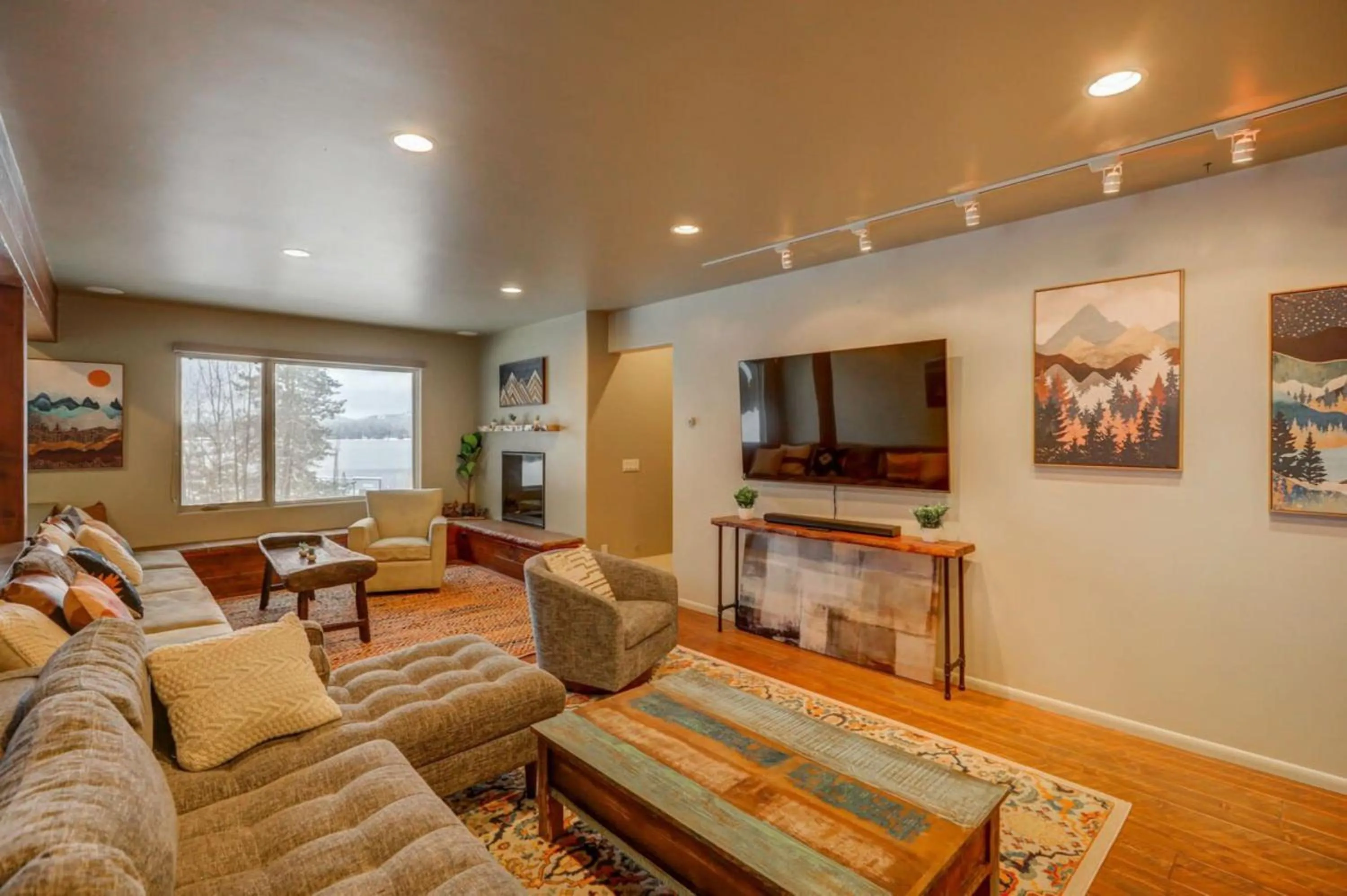 Living room in Mackinaw Manor by Casago McCall - Donerightmanagement