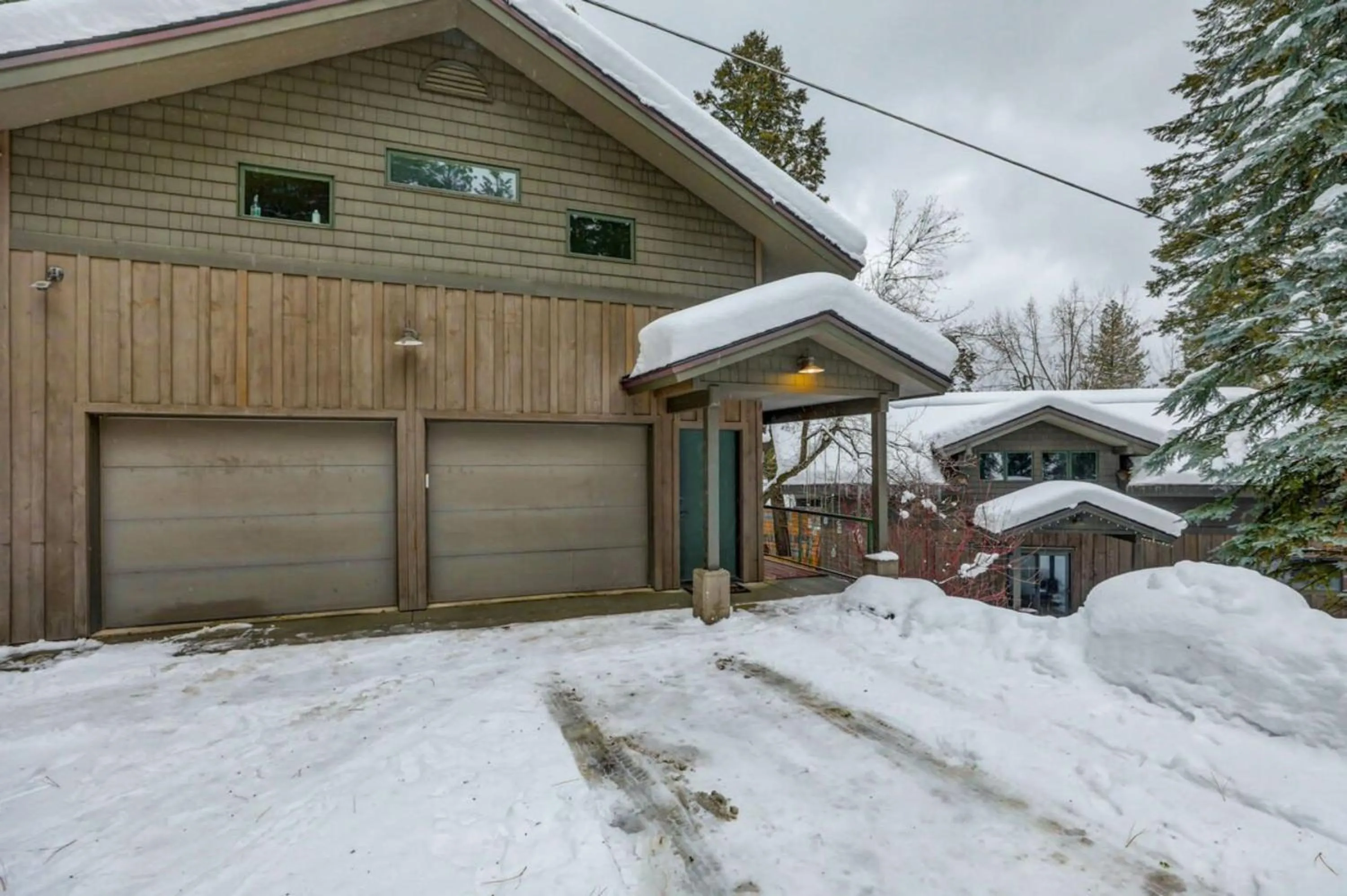 Property building in Mackinaw Manor by Casago McCall - Donerightmanagement