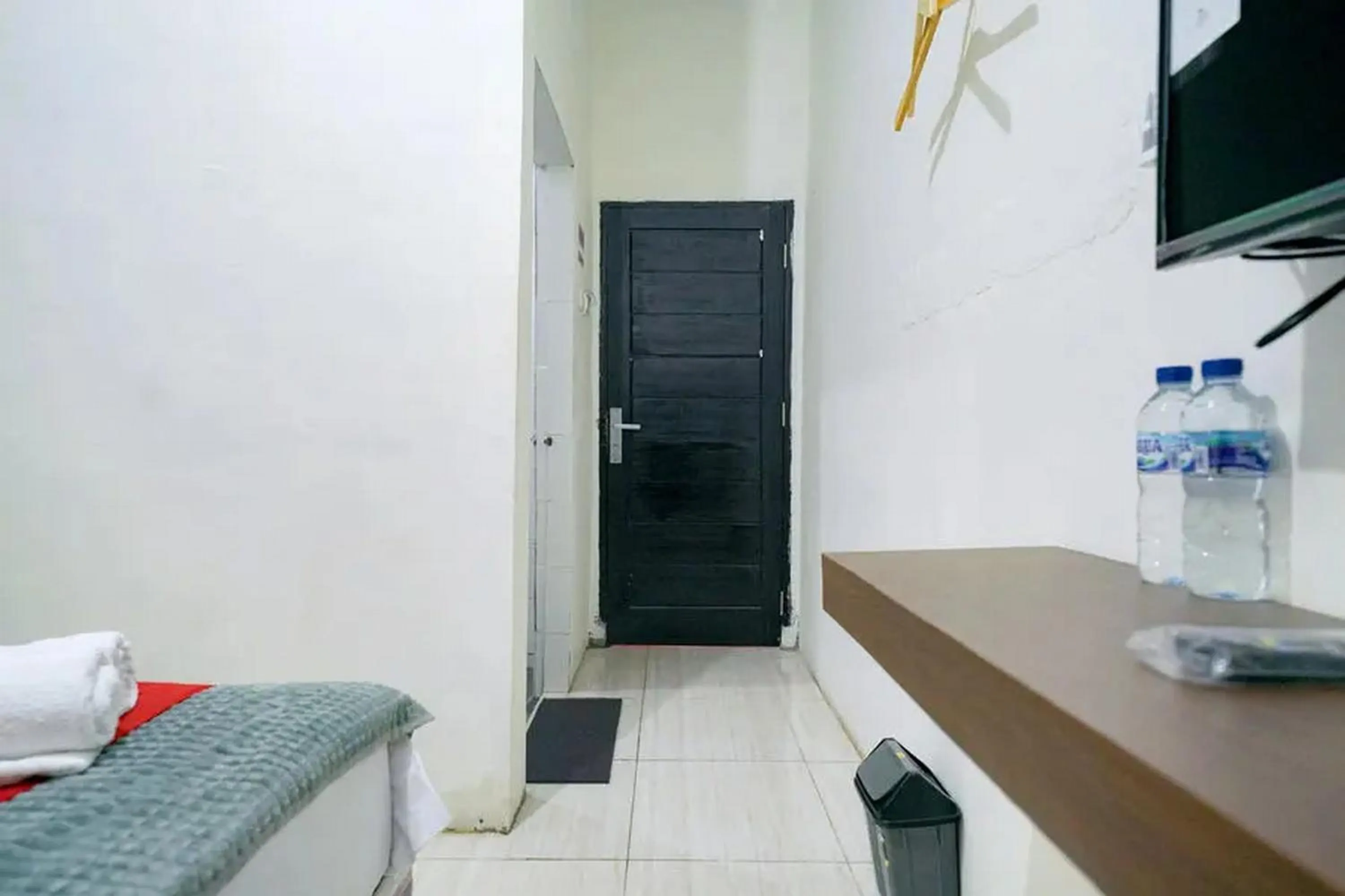 Bedroom, Bed in RedDoorz near Ekowisata Mangrove Belawan Medan