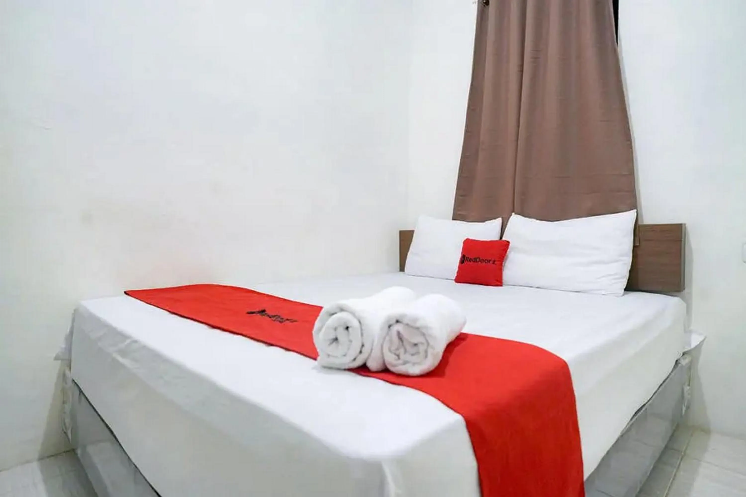 Bedroom, Bed in RedDoorz near Ekowisata Mangrove Belawan Medan