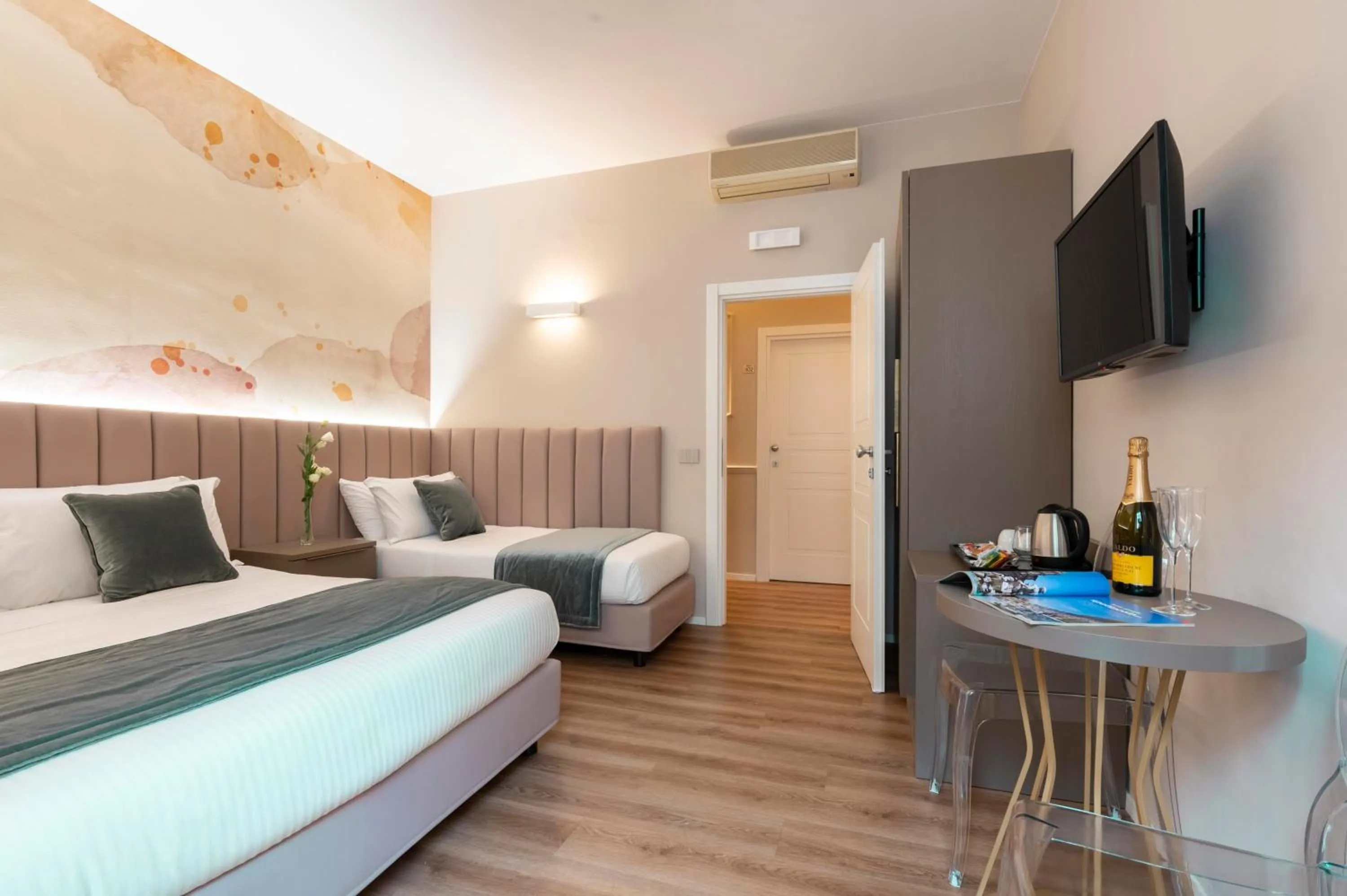 Photo of the whole room, Bed in Hotel Magic