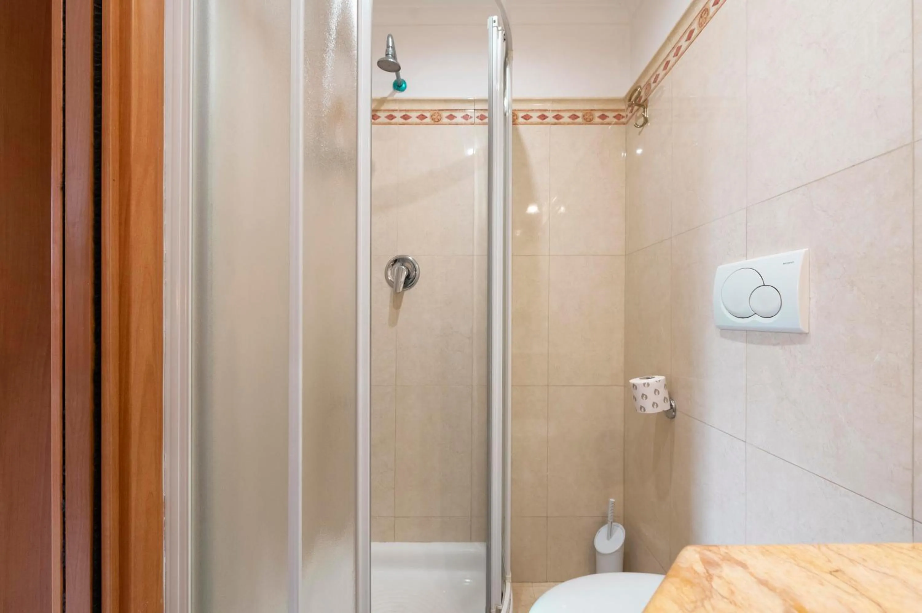 Shower in Hotel Magic