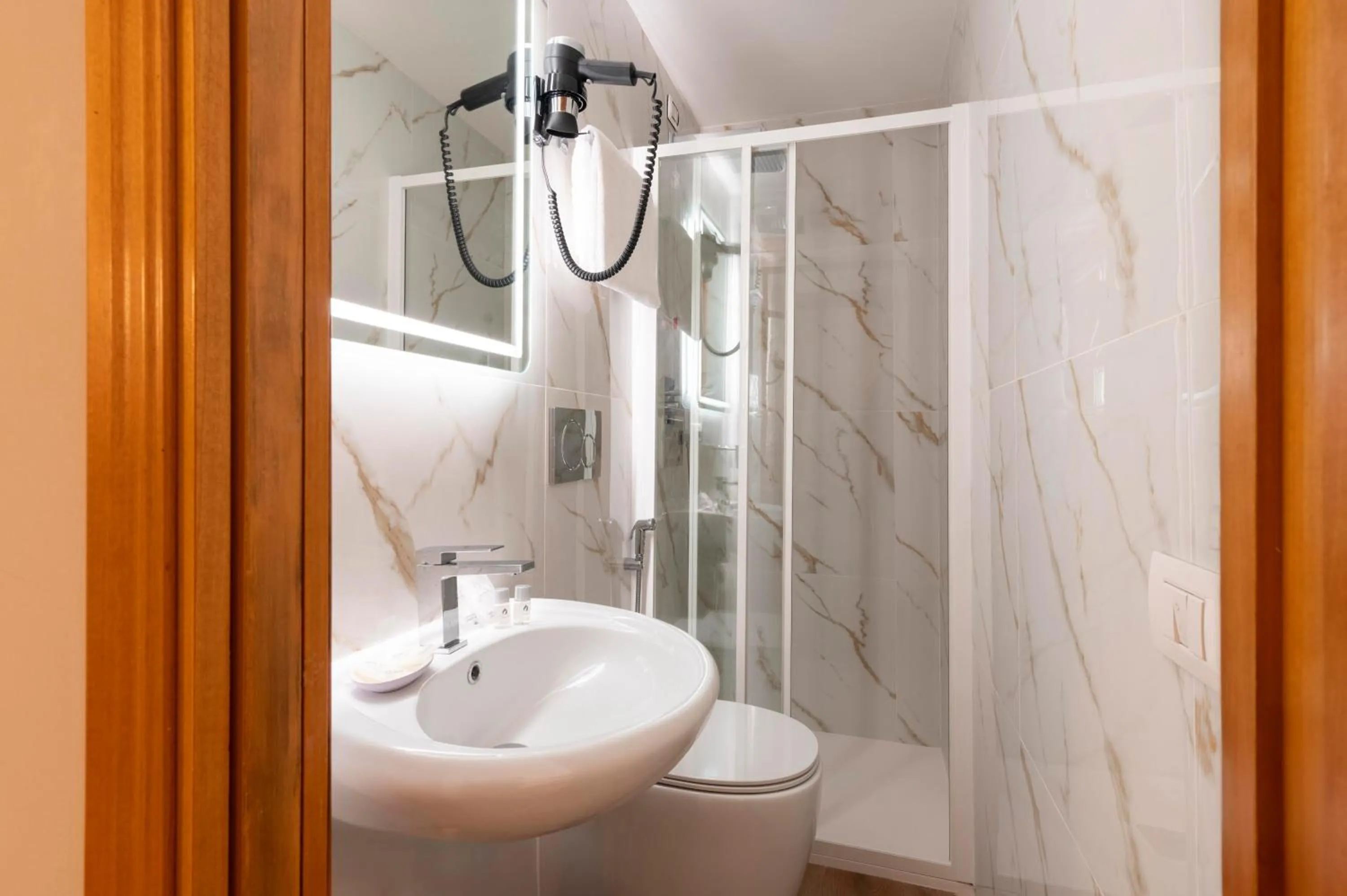 Shower in Hotel Magic