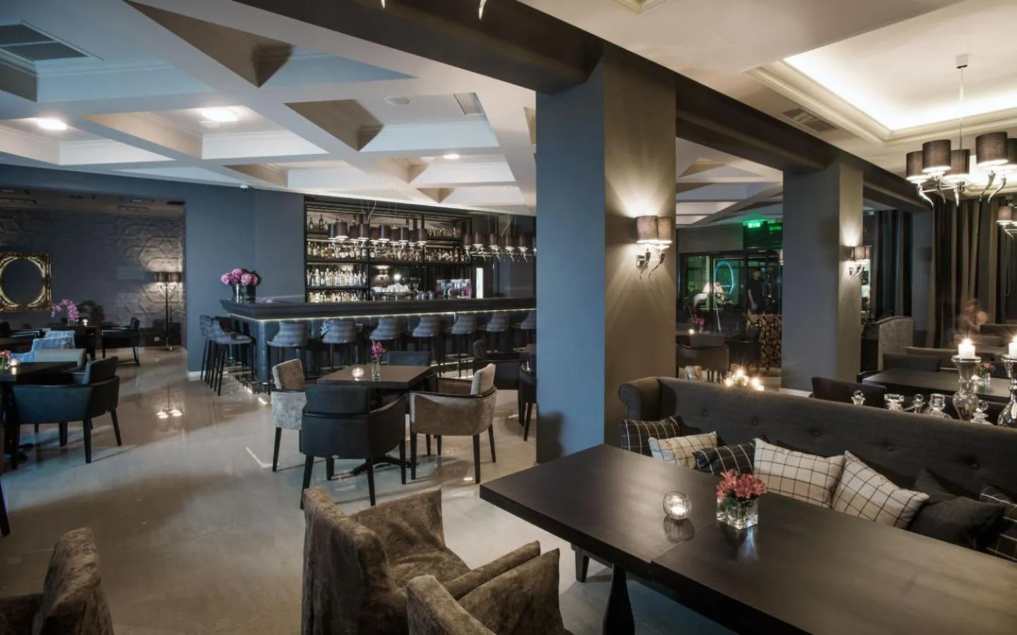 Restaurant/places to eat in Theasis Hotel Paramythia