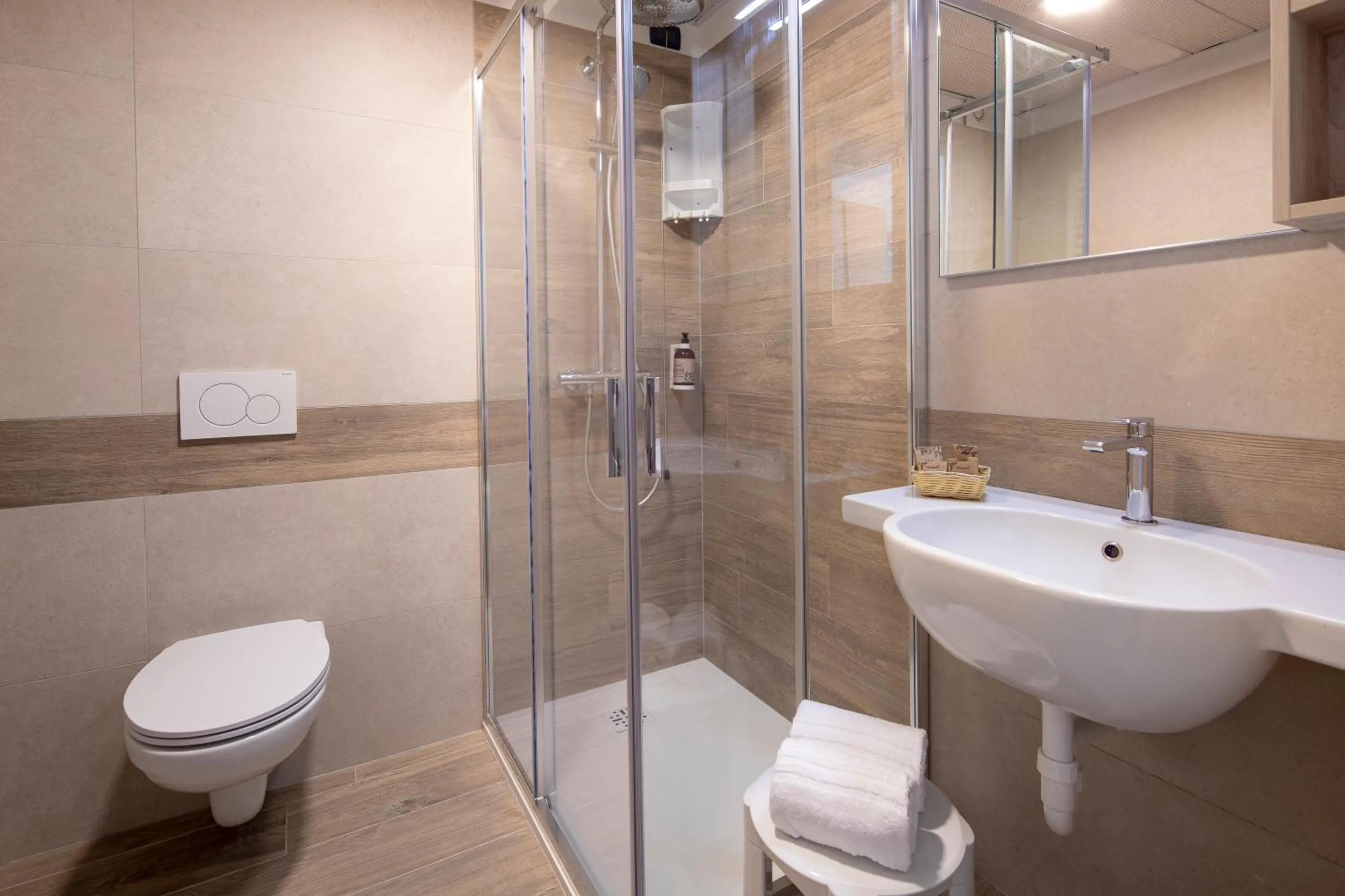 Shower in Fantinello Hotel