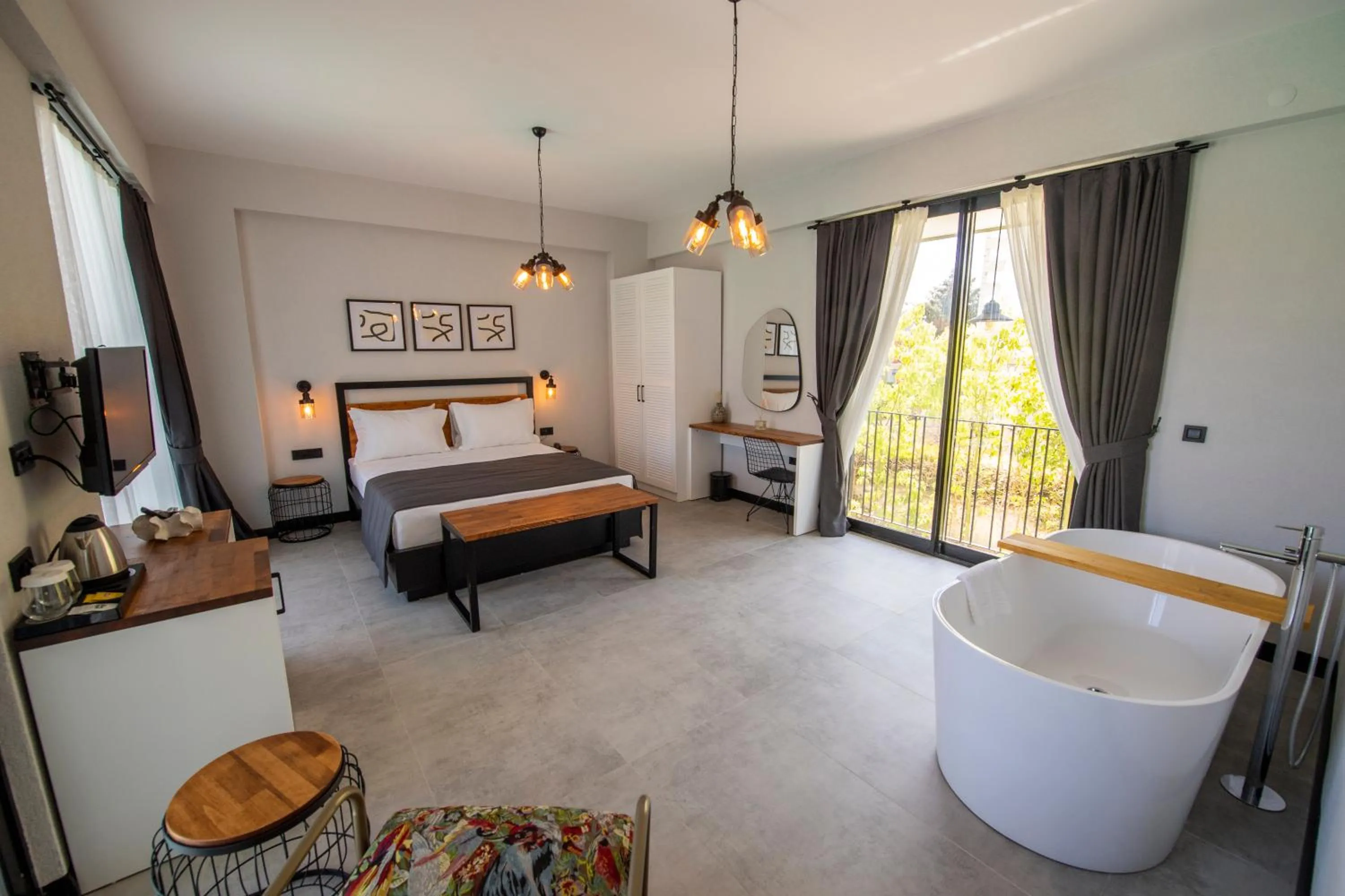 Photo of the whole room, Bed in Primus Alacati Adult Only