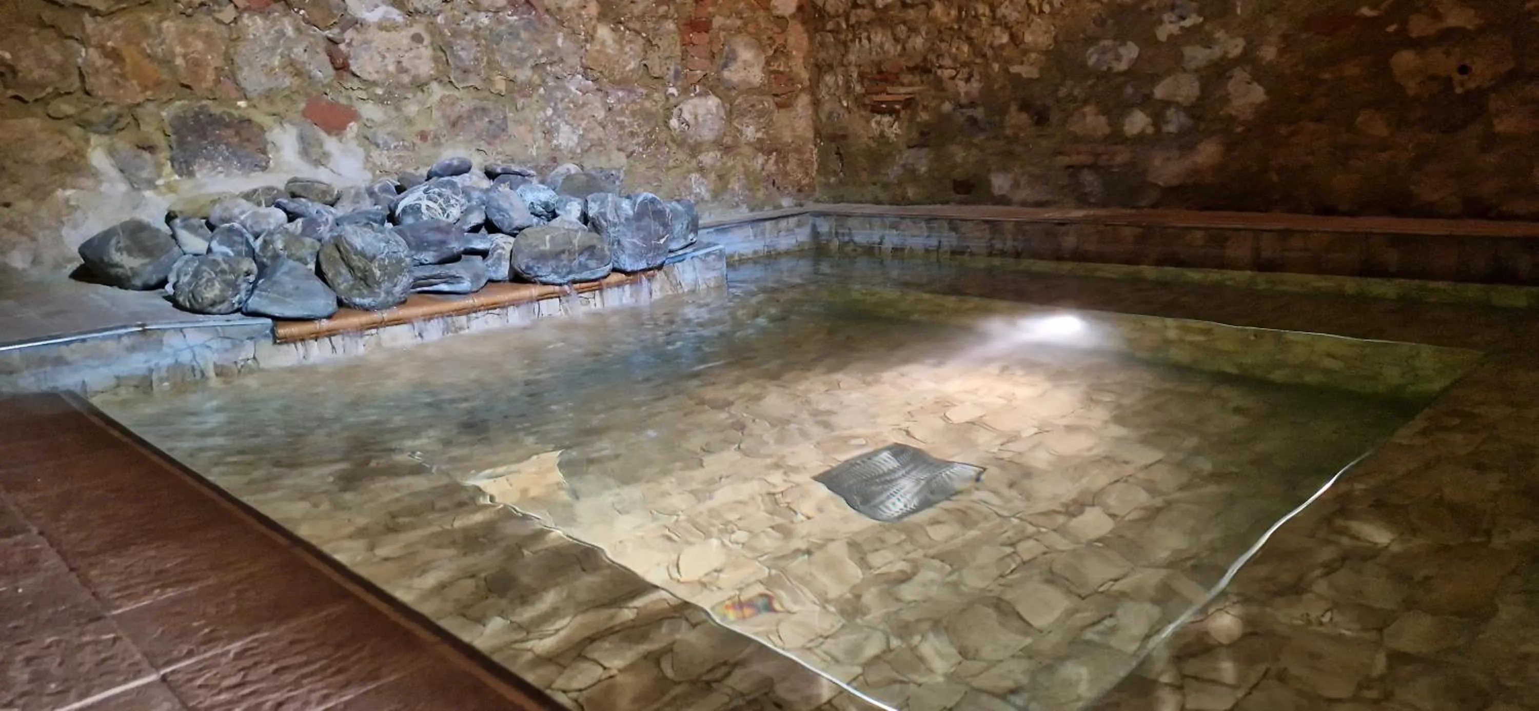 Hot Tub in Antico Borgo Poggiarello