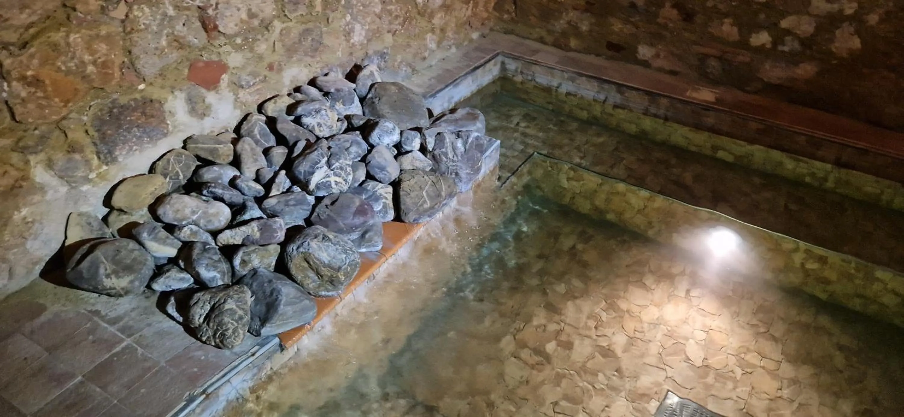 Hot Tub in Antico Borgo Poggiarello