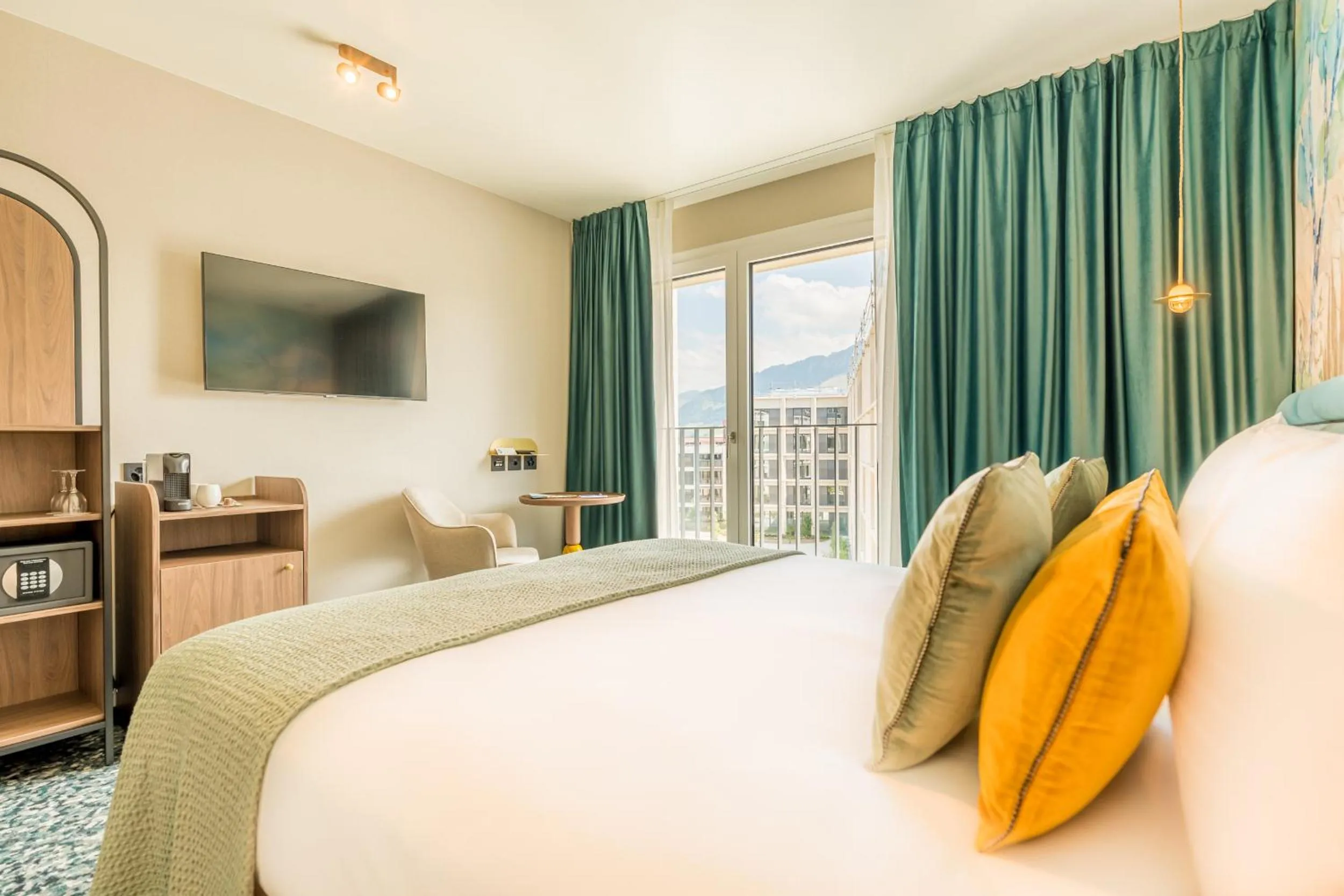 Photo of the whole room, Bed in Hotel D Bulle - La Gruyère