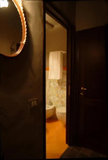 Shower, Bed in Locanda Viani