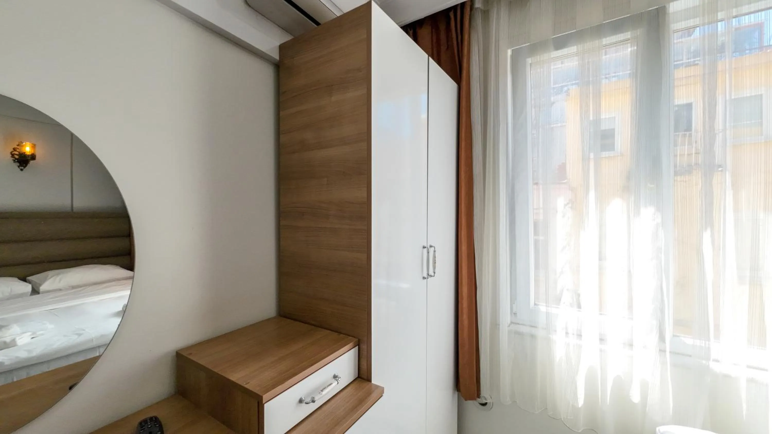 wardrobe, Bed in LAOS OTEL