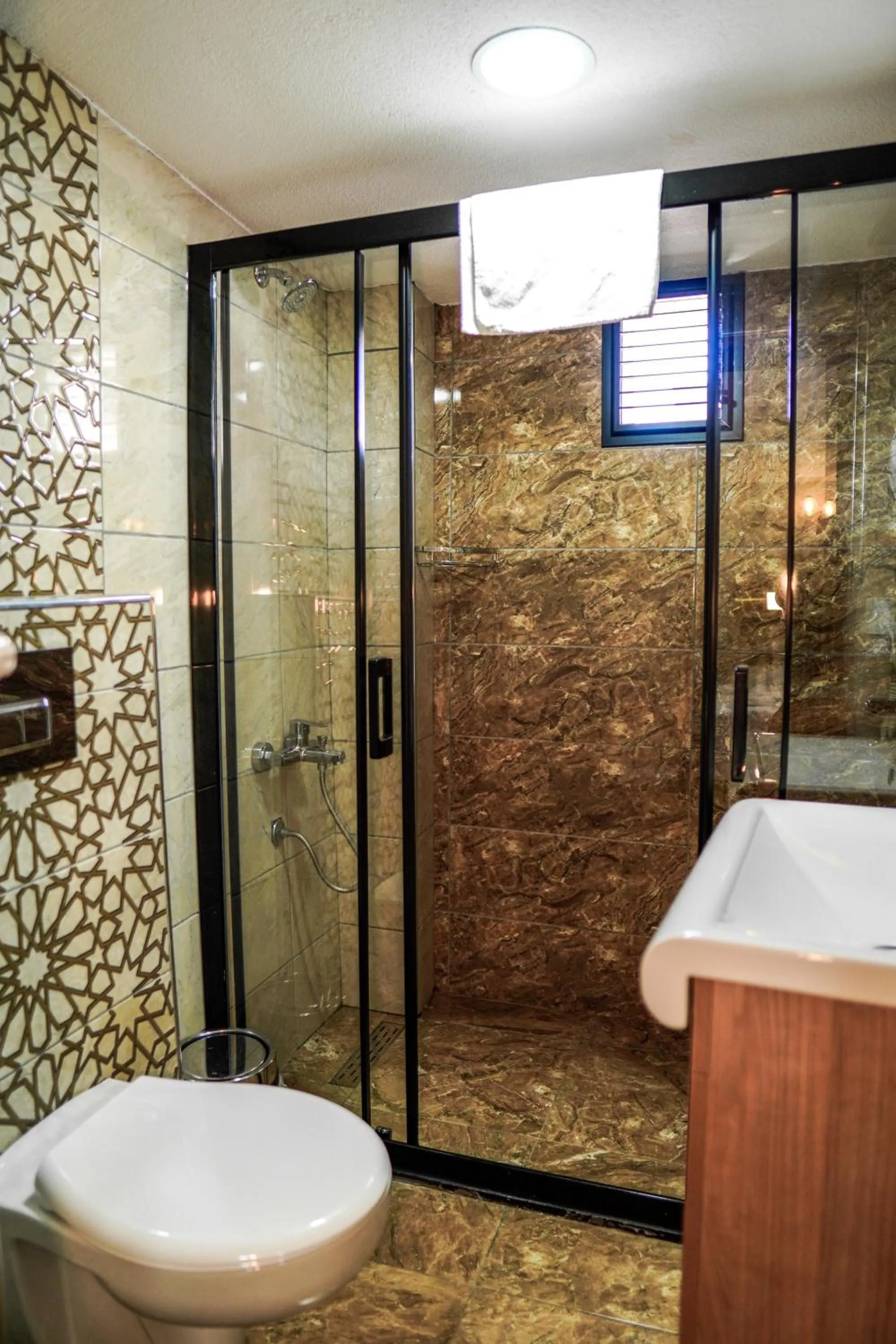 Bathroom in LAOS OTEL