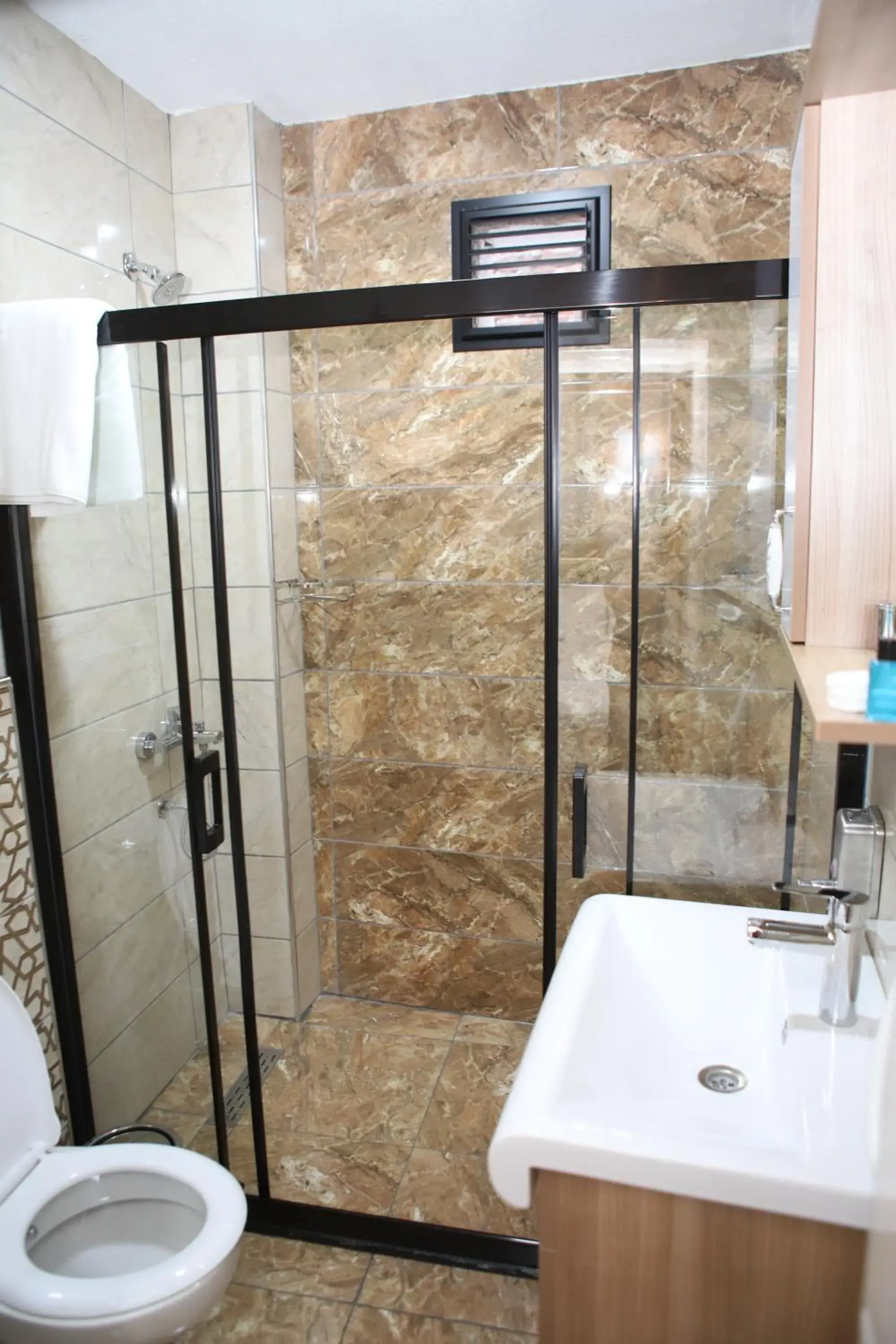 Comfort Quadruple Room in LAOS OTEL Comfort Quadruple Room in LAOS OTEL