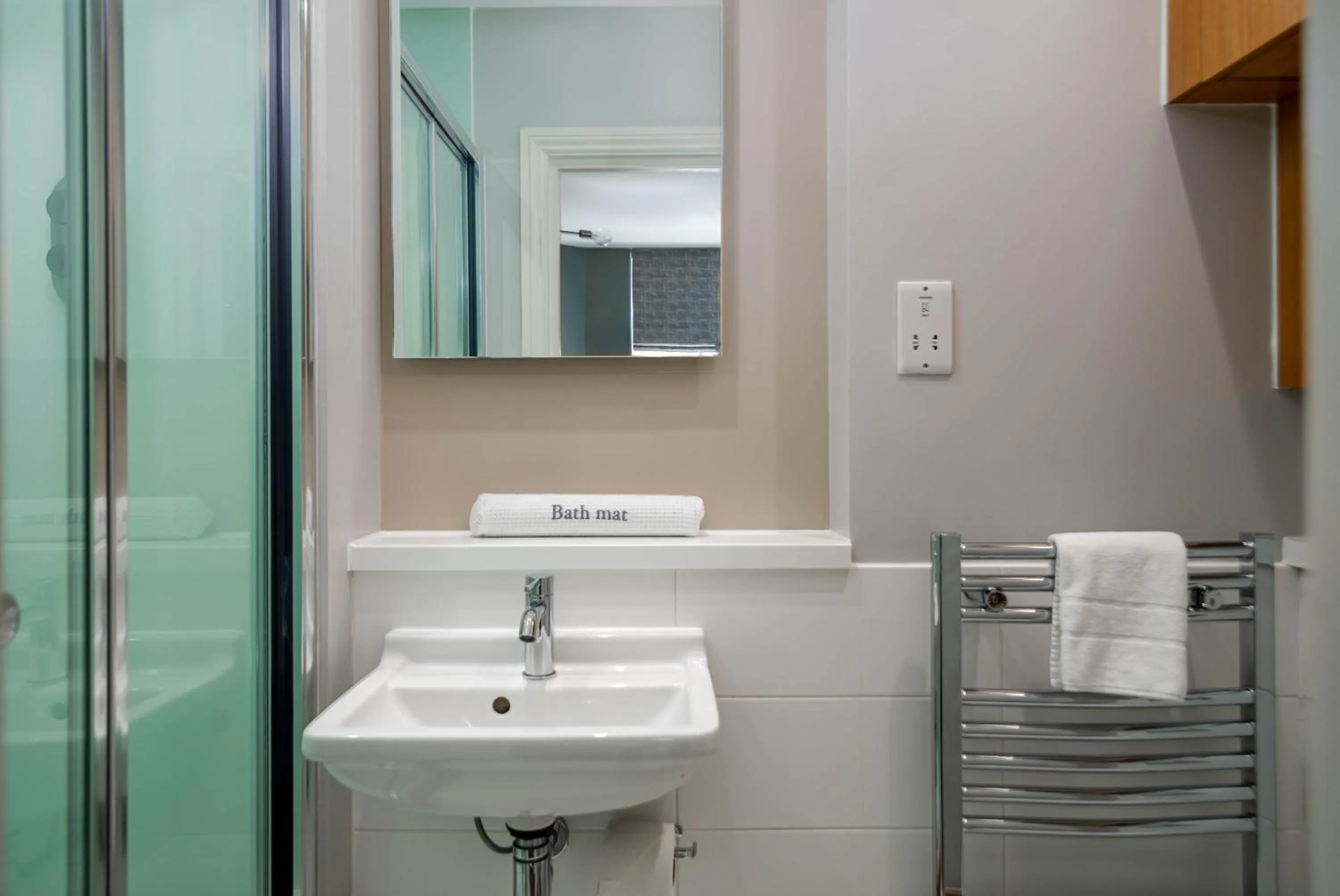 Bathroom in 5 Doughty Street - Urban Apartments