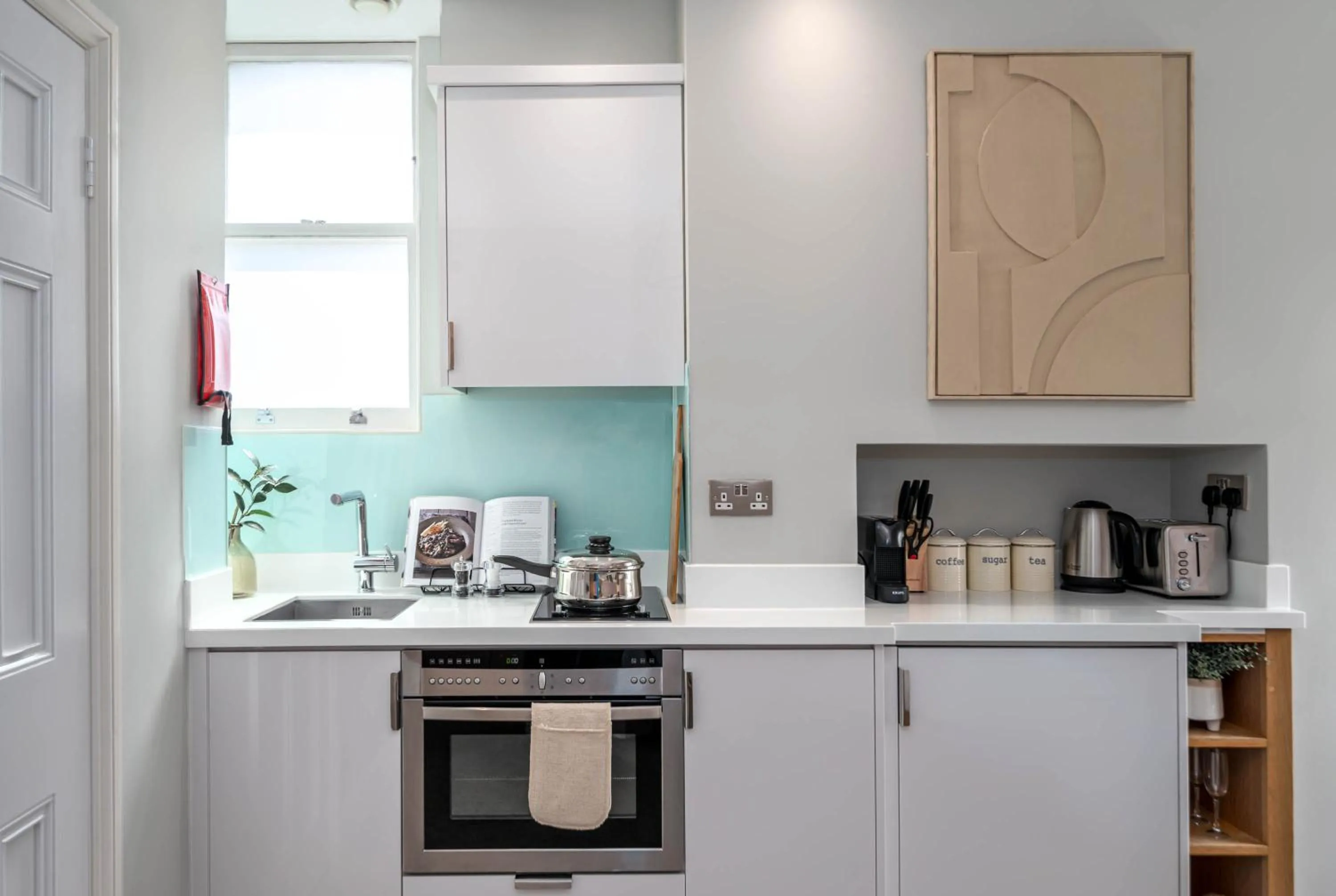 Kitchen or kitchenette in 5 Doughty Street - Urban Apartments