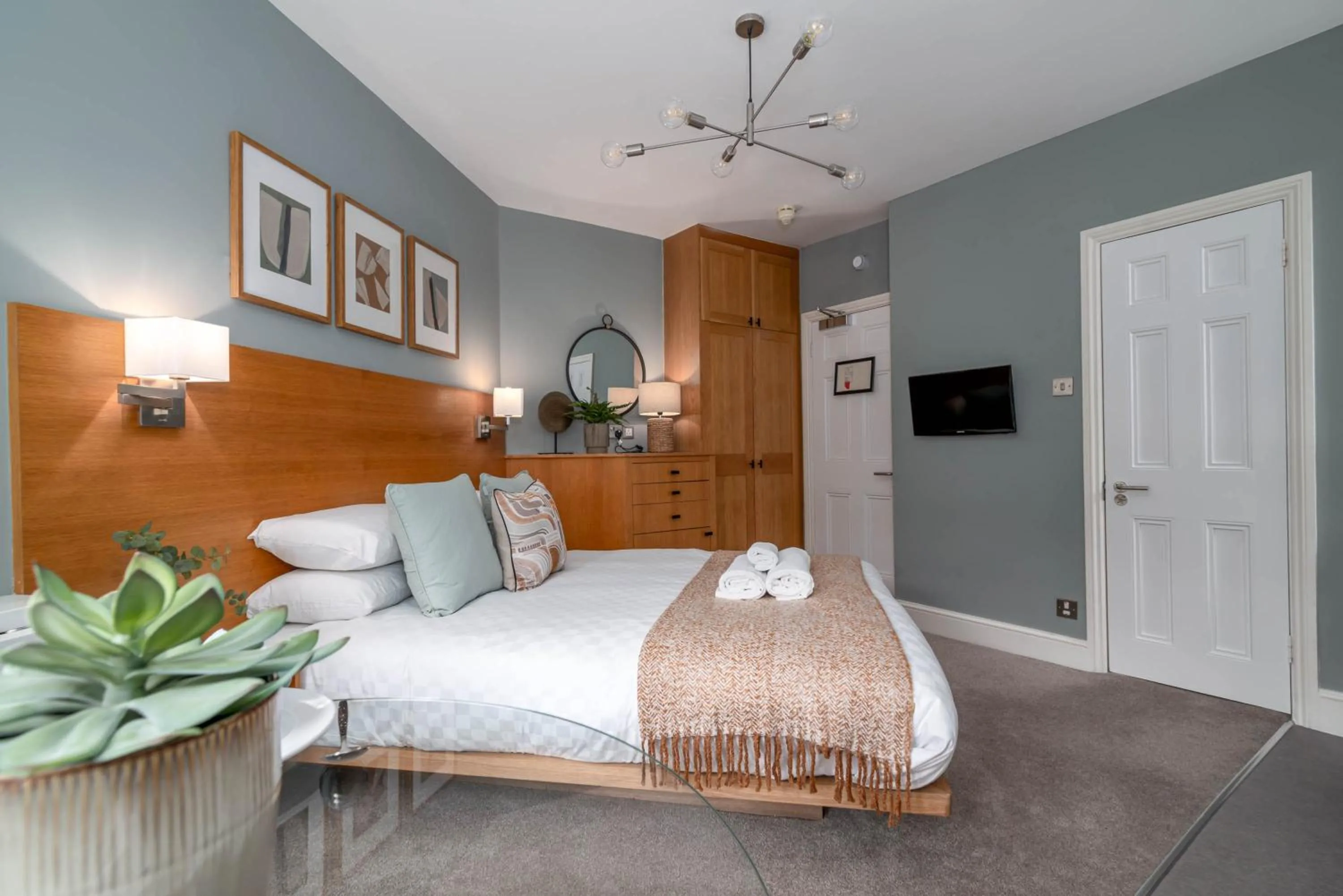 Bed in 5 Doughty Street - Urban Apartments